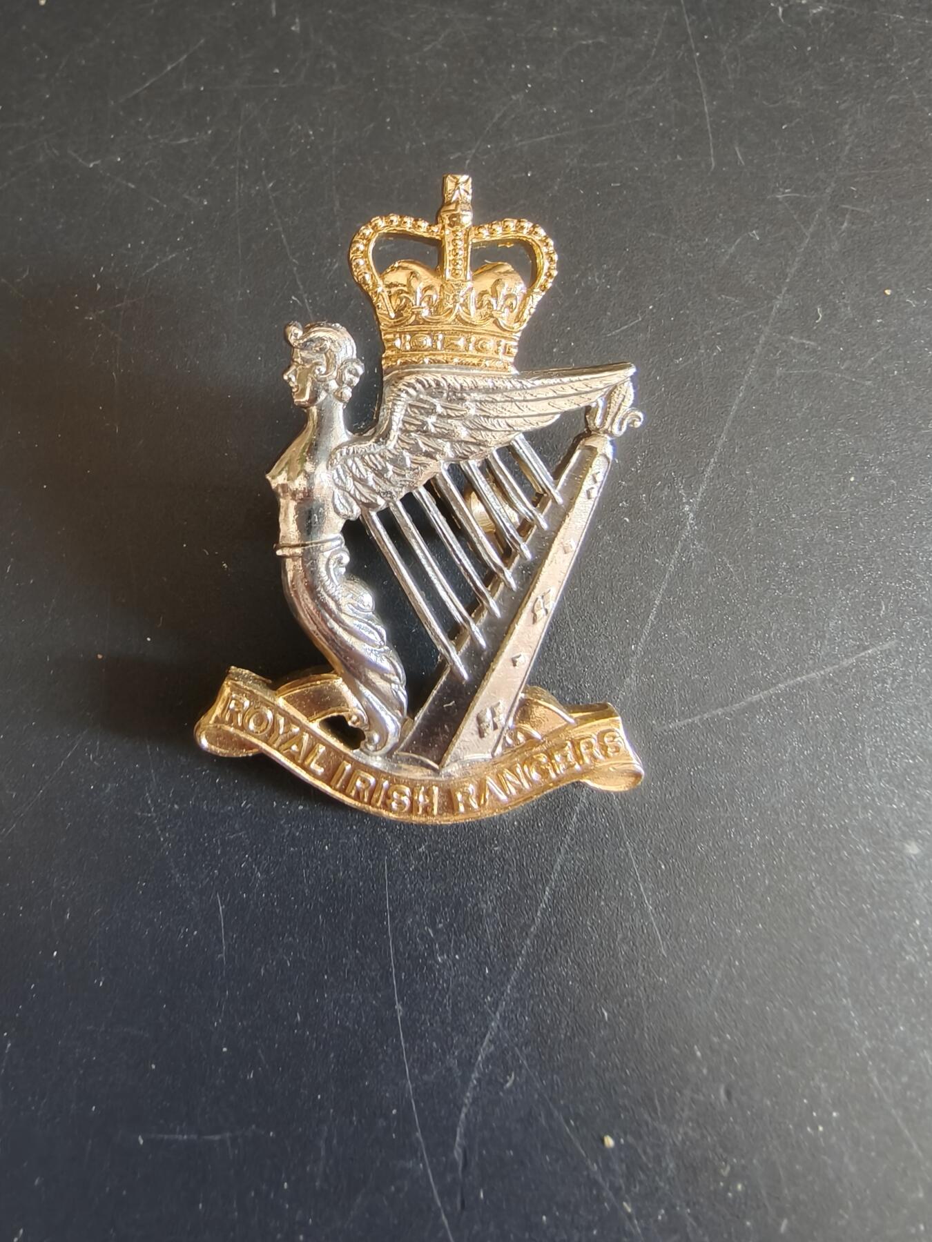 老王徽章第156期 英国皇家爱尔兰游骑兵团帽徽     女王时期 