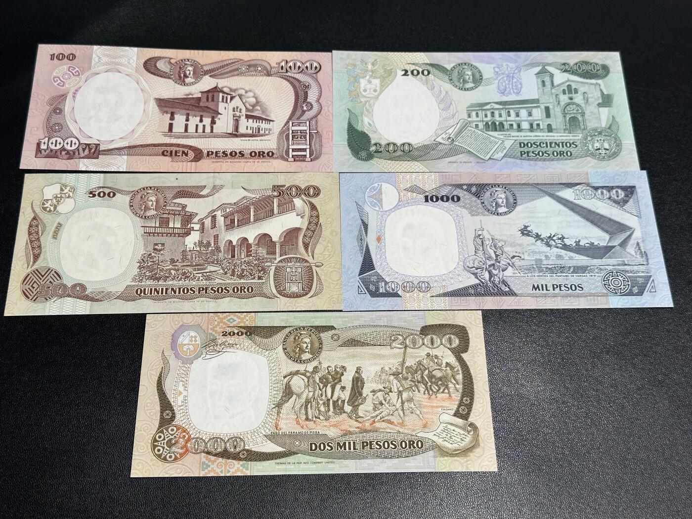 《外钞收藏家》第五百七十五期（本期精选丰富品种好货、欢迎参加）（本平台长期征集拍品、欢迎藏友们联系合作） 哥伦比亚100-2000 五张一起 全新UNC
