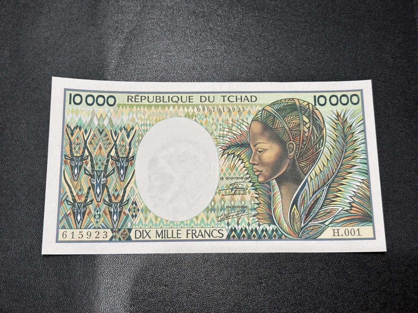 《外钞收藏家》第五百七十五期（本期精选丰富品种好货、欢迎参加）（本平台长期征集拍品、欢迎藏友们联系合作） 乍得1万法郎 非全新 品相如图