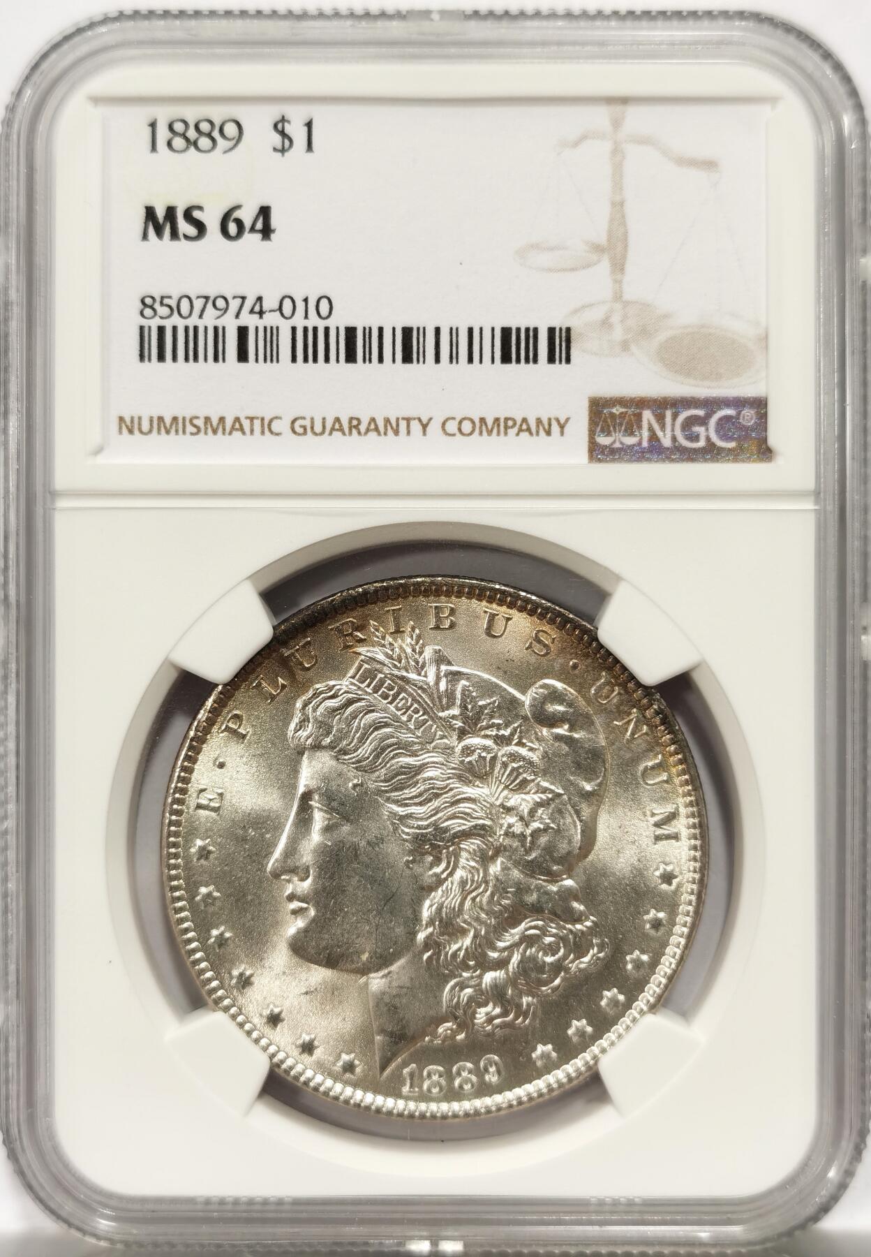 博洋堂世界钱币拍卖第143期（全场包邮） NGC MS64 美国1889年摩根银币P版，原汁原味双面淡彩包浆，包浆醇厚，转光强烈细节优秀，状态一流，市场上比较稀少年份版本的摩根币。