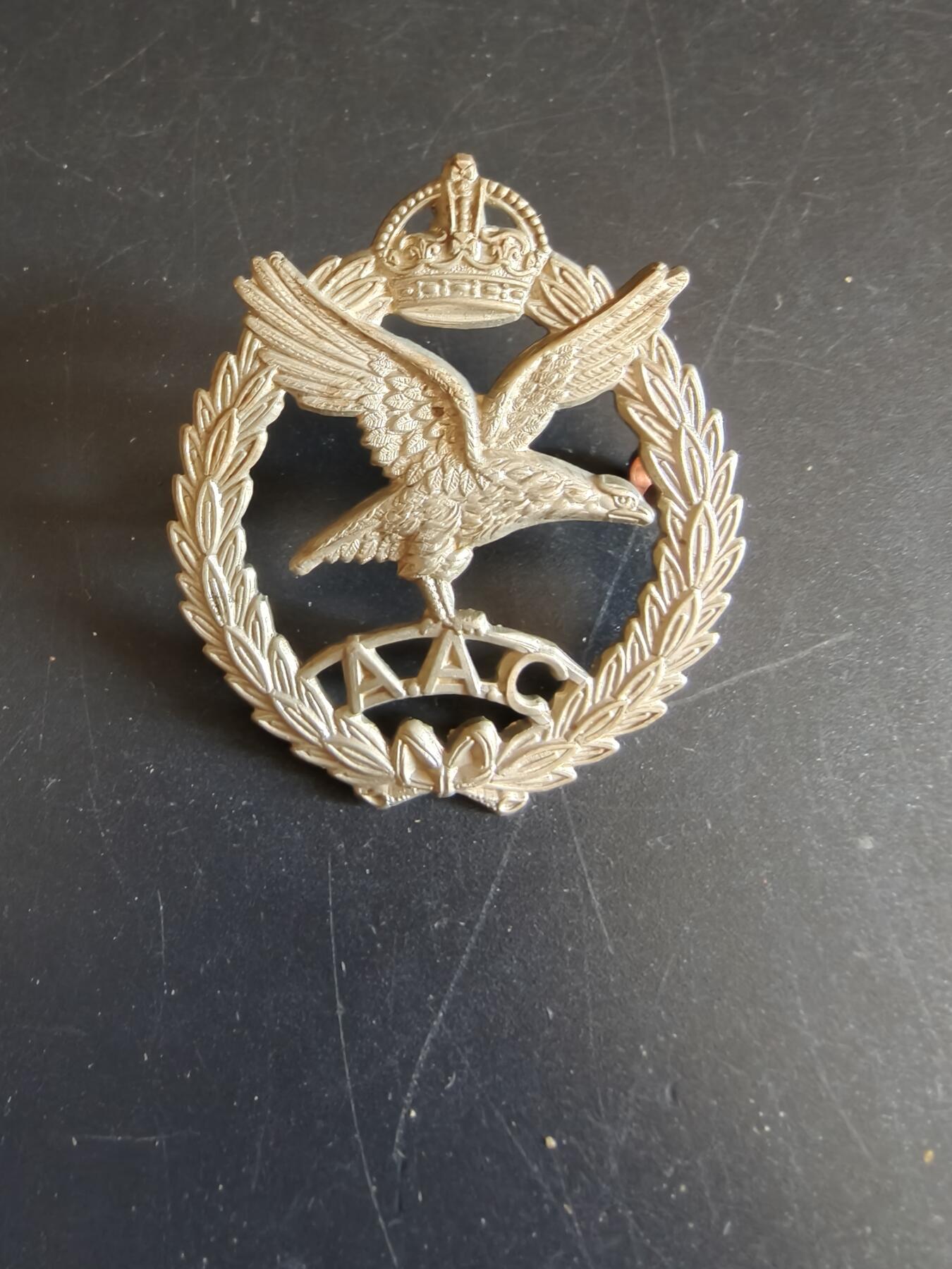 老王徽章第156期 英国陆军航空兵帽徽      二战时期 