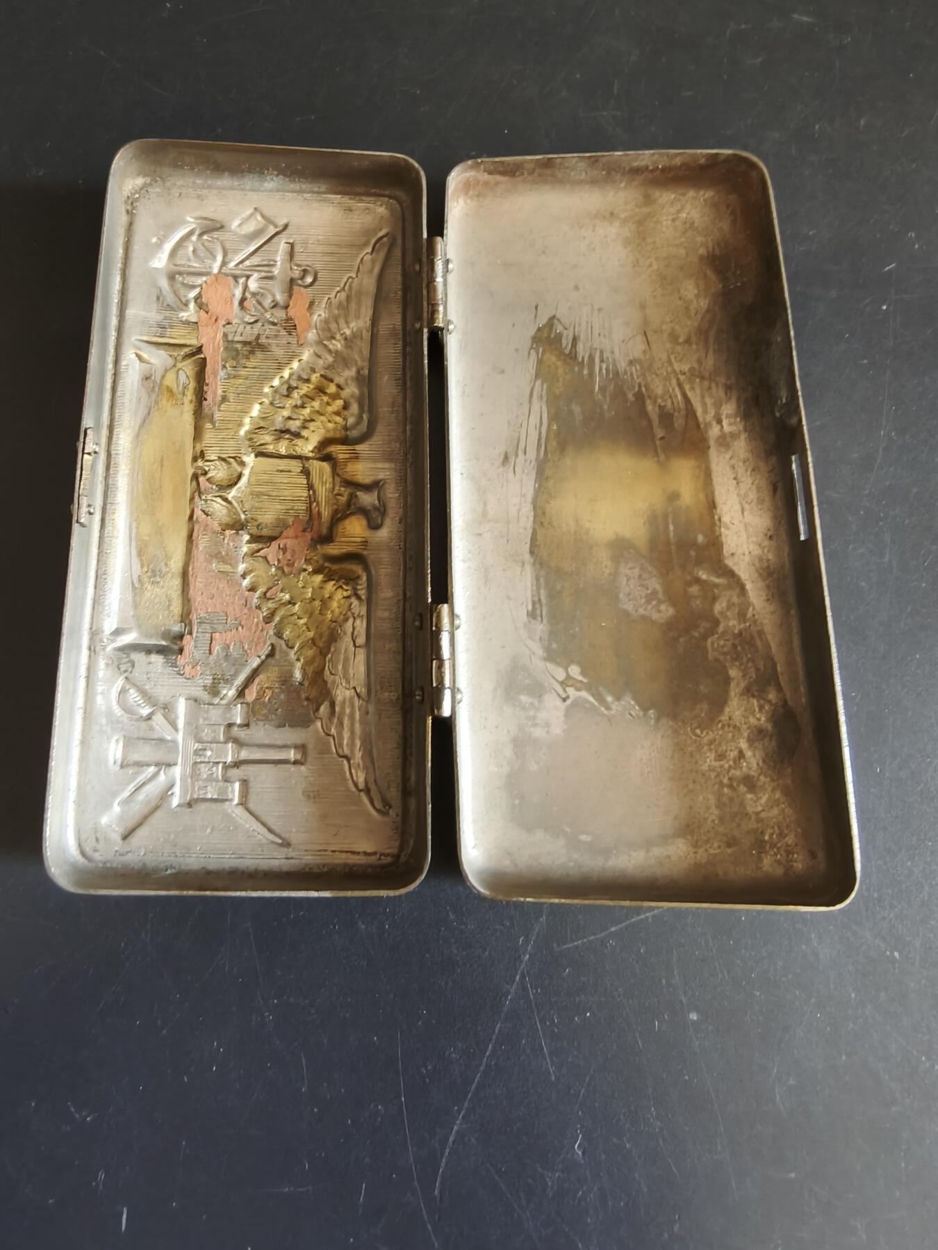 老王徽章第156期 美国军官烟盒       4×1.75英寸     71.2g