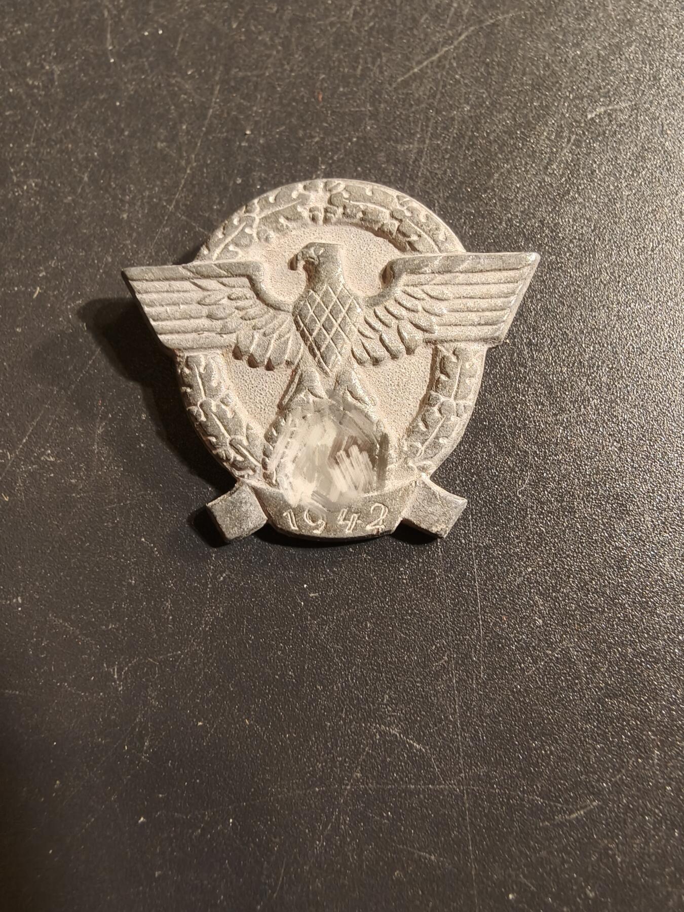 老王徽章第156期  德三1942警察日证章
