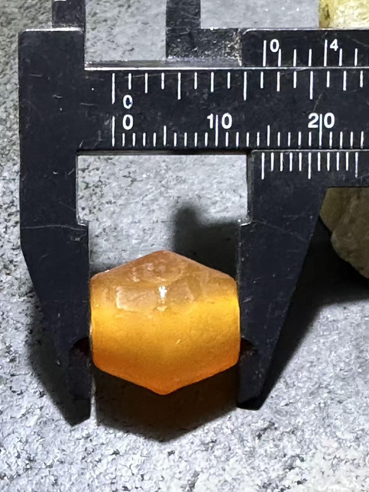 高玉化风化纹玛瑙通货随形碟珠一颗