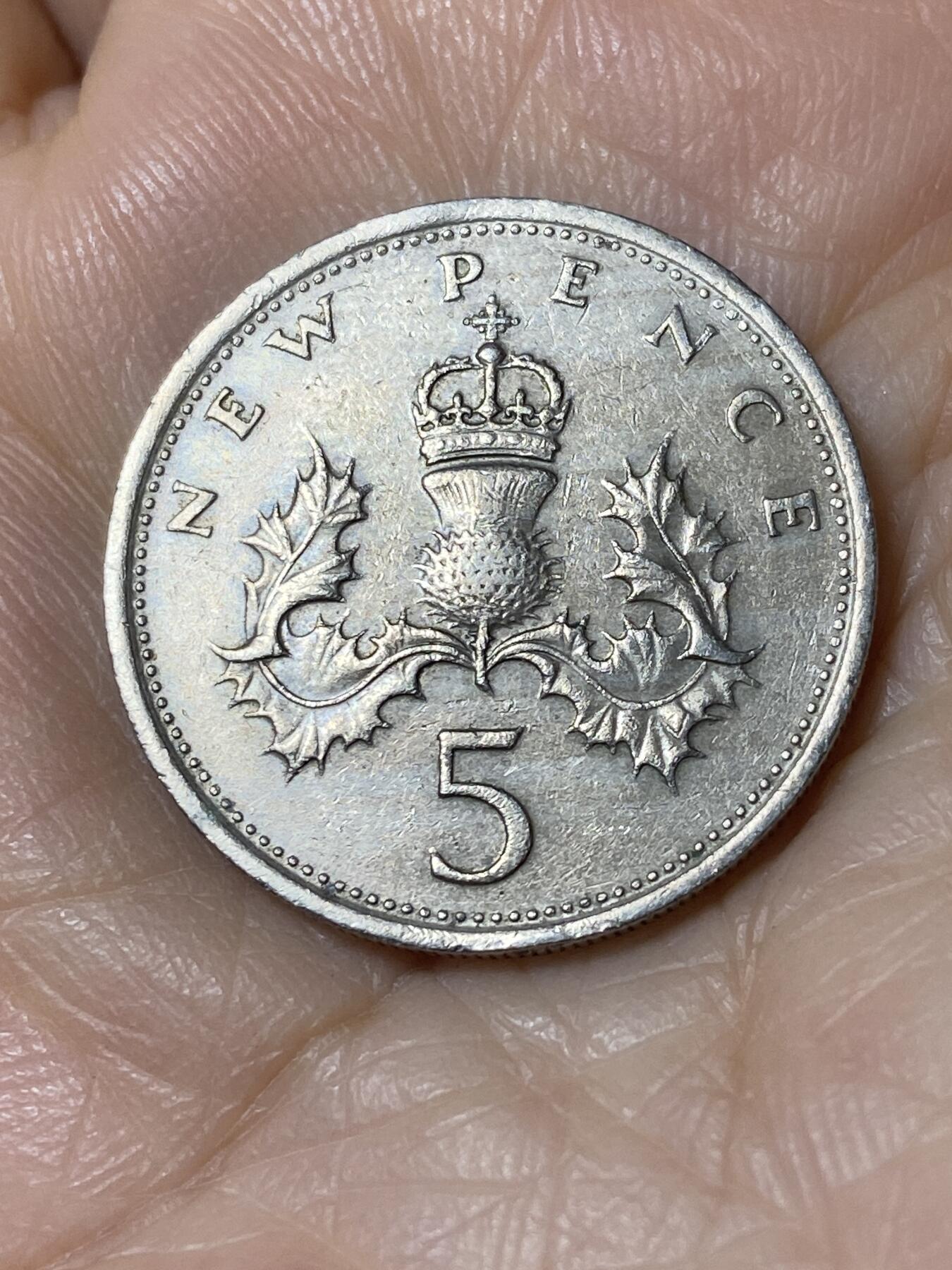 2025年第一百一十场(总第一百三十六场）外国好品散币(免佣金) 英国🇬🇧1975年5新便士(伊丽莎白二世中年花冠，十进制第一版