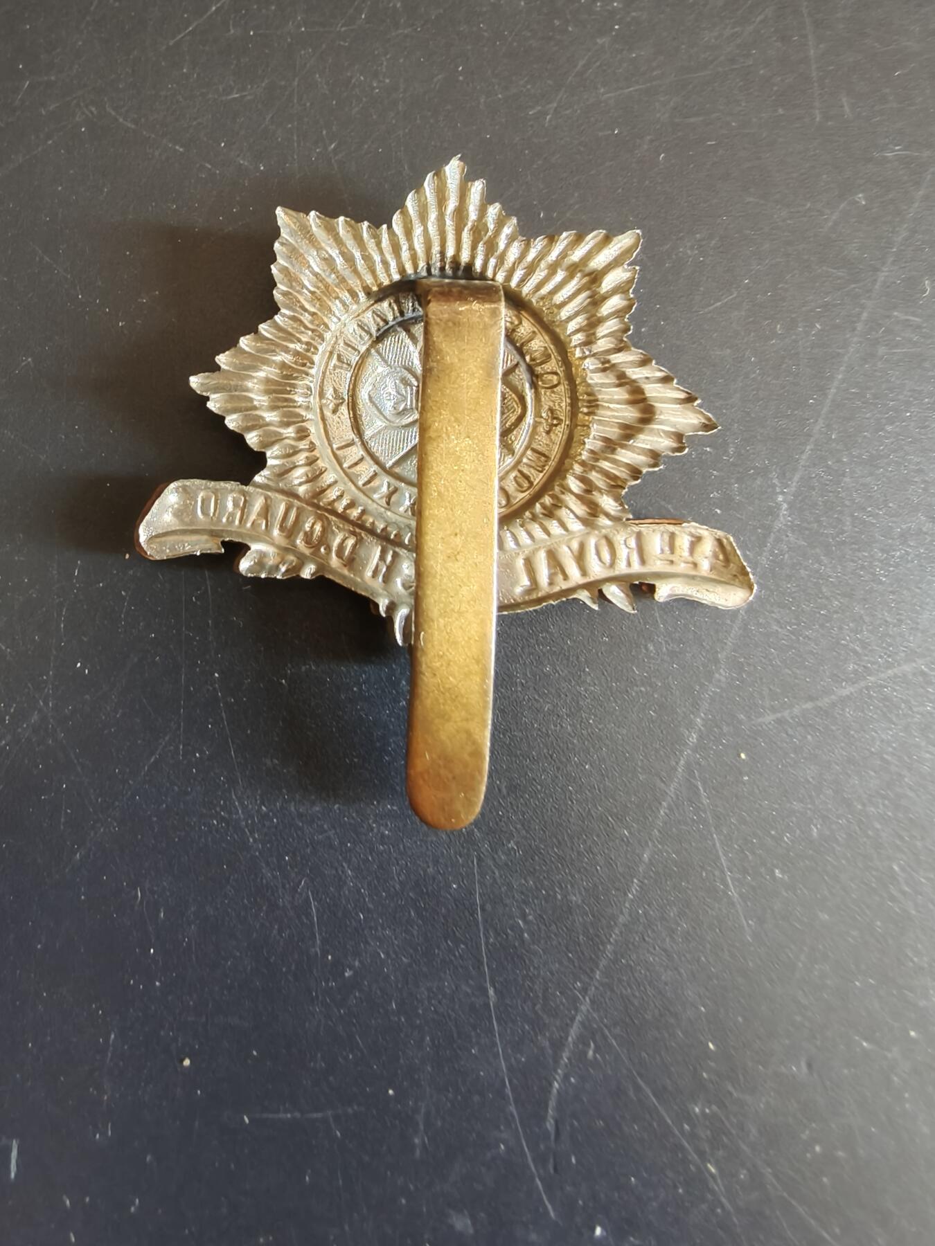 老王徽章第156期 英国第4皇家爱尔兰近卫龙骑兵团帽徽     一战时期
