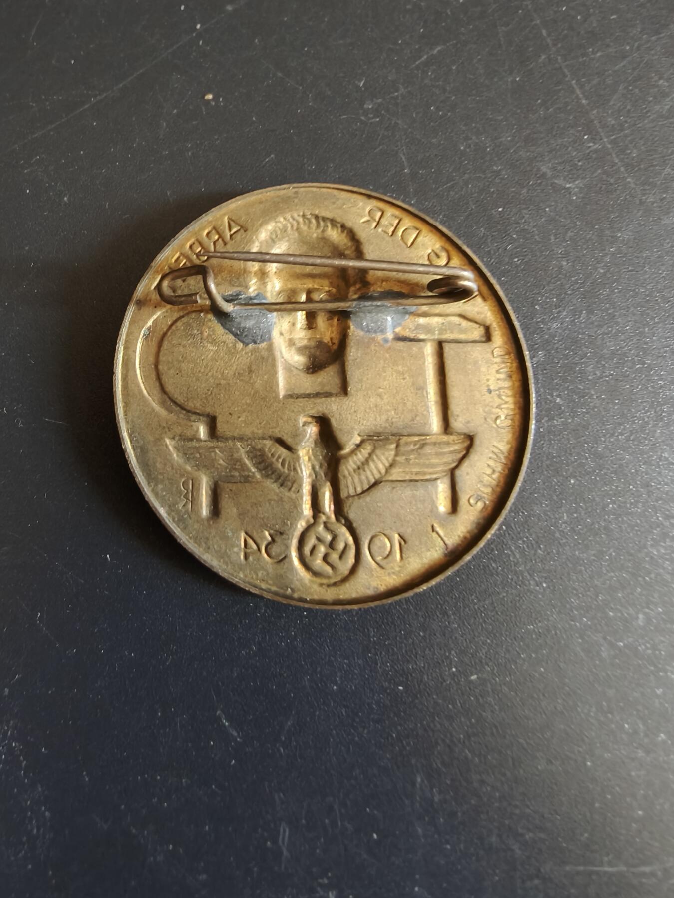 老王徽章第156期  德三1934五一劳动节证章