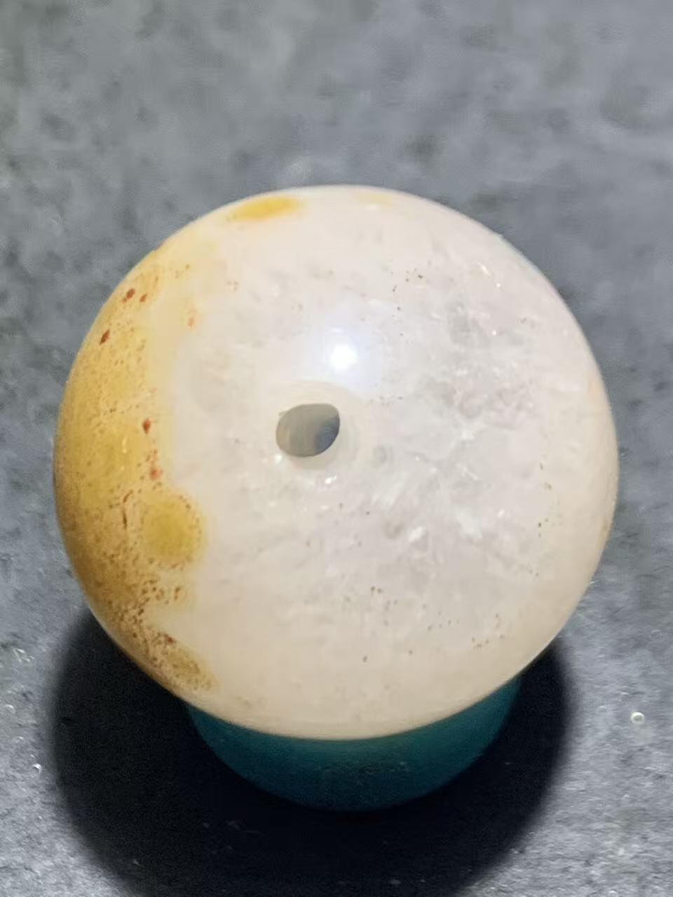 精美冰飘战国红玛瑙随形圆珠一颗