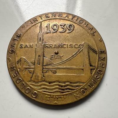 🌹外币初藏🌹🐯2025年第115场  每周二四六晚8️⃣点 接代拍 - 美国1939年旧金山金门博览会纪念章 30.8毫米9.7克 背面图案为中国飞剪号飞机飞越金门大桥