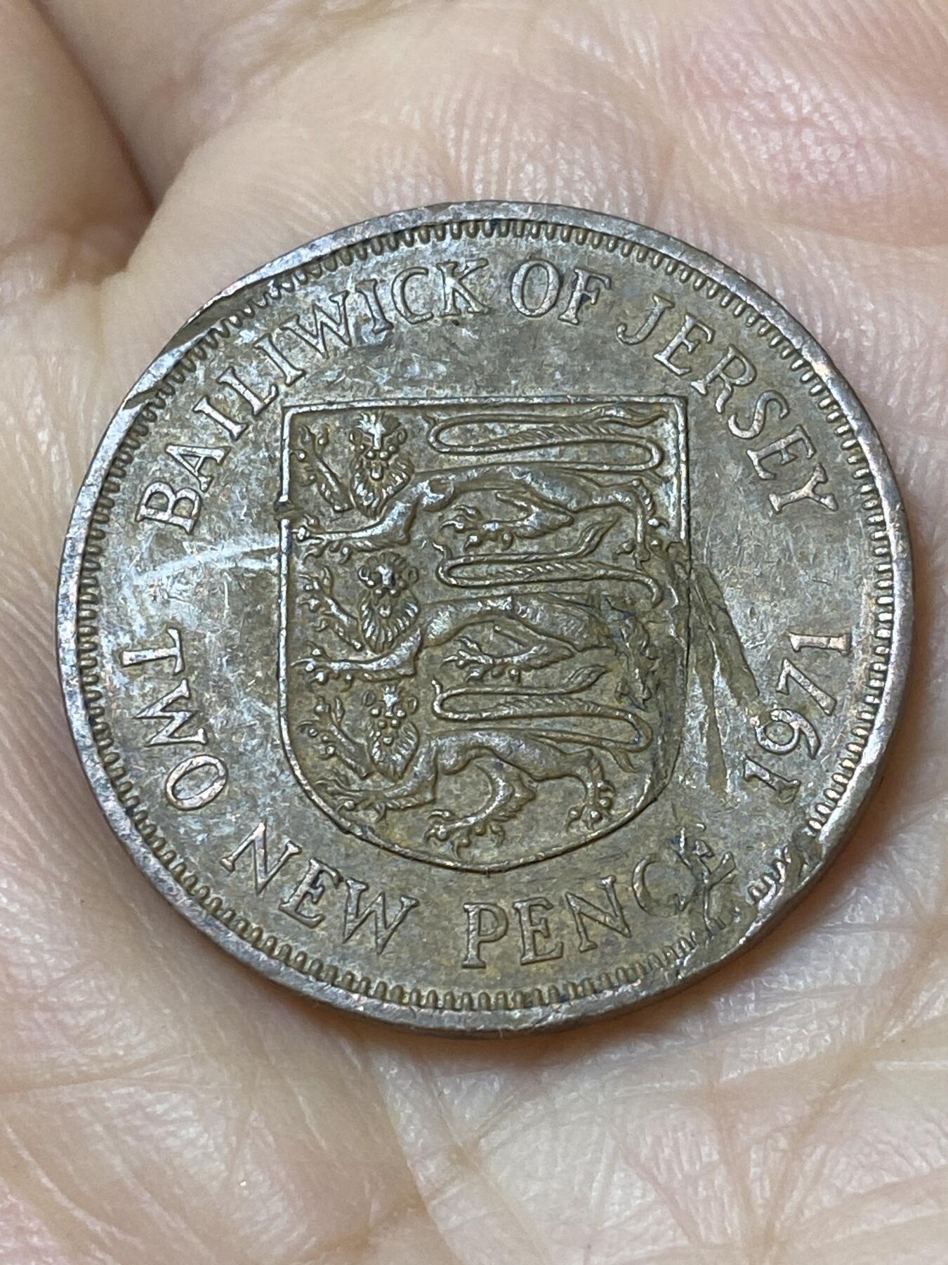 2025年第一百一十场(总第一百三十六场）外国好品散币(免佣金) 英属泽西岛🇯🇪1971年2新便士(伊丽莎白二世中年花冠，十进制第一版首发年)