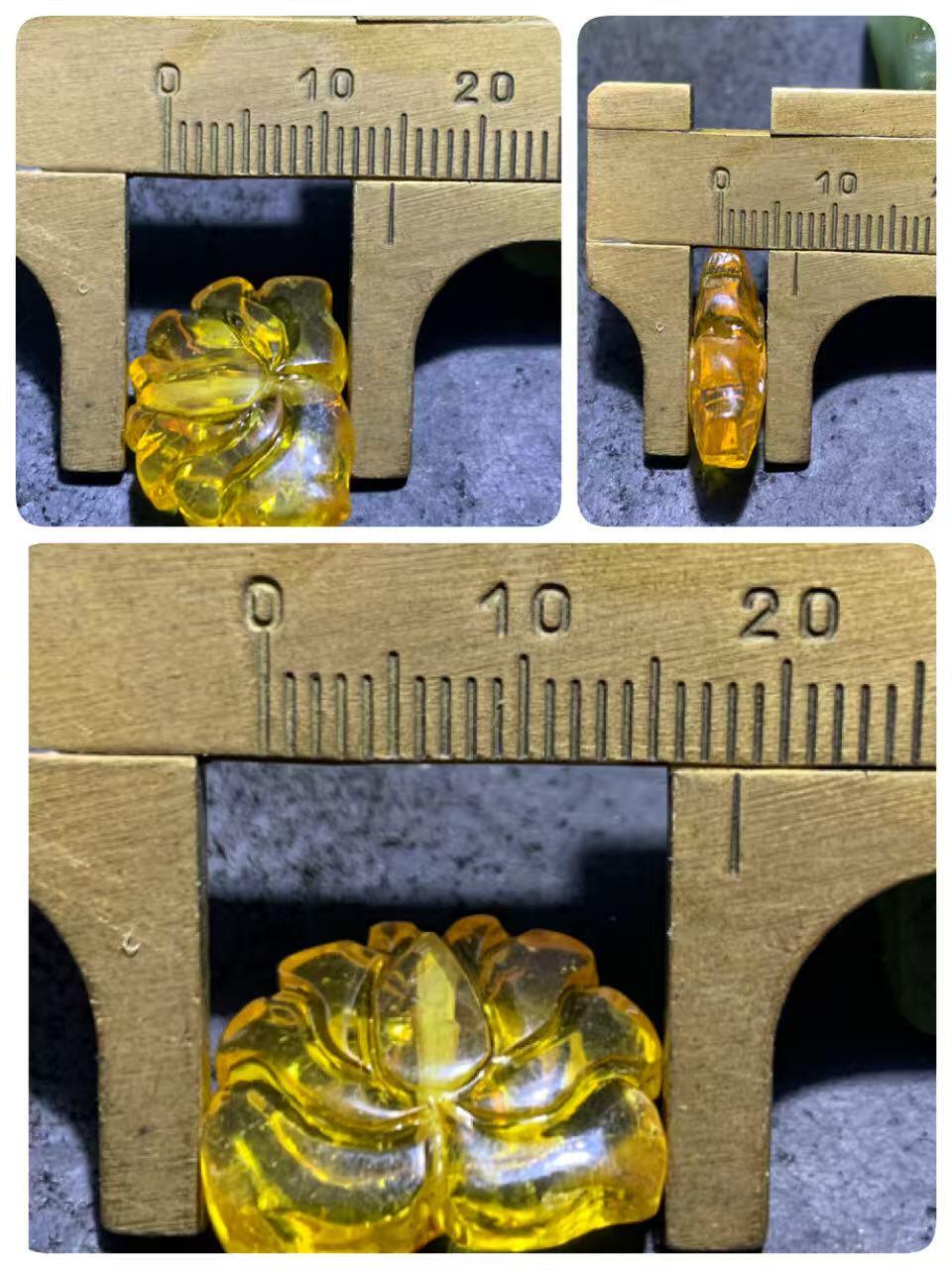 精美天然乌克兰原矿蜜蜡雕刻莲花背云（板珠，吊坠)一个，