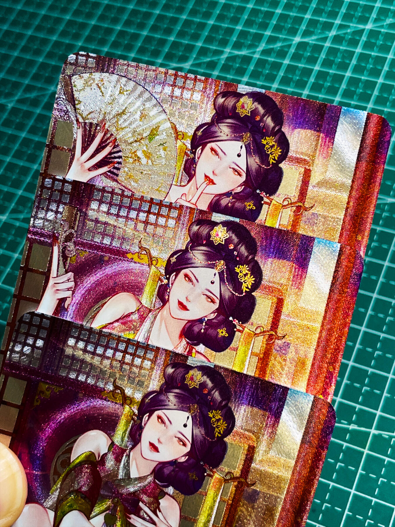 显眼宝34期 佣金1起 10月15日晚22:30截止  砖家卡牌   冲呀礼盒系列     艳绝天下卑弥呼含艺术卡   共3张   折彩工艺   大卡尺寸  63*88