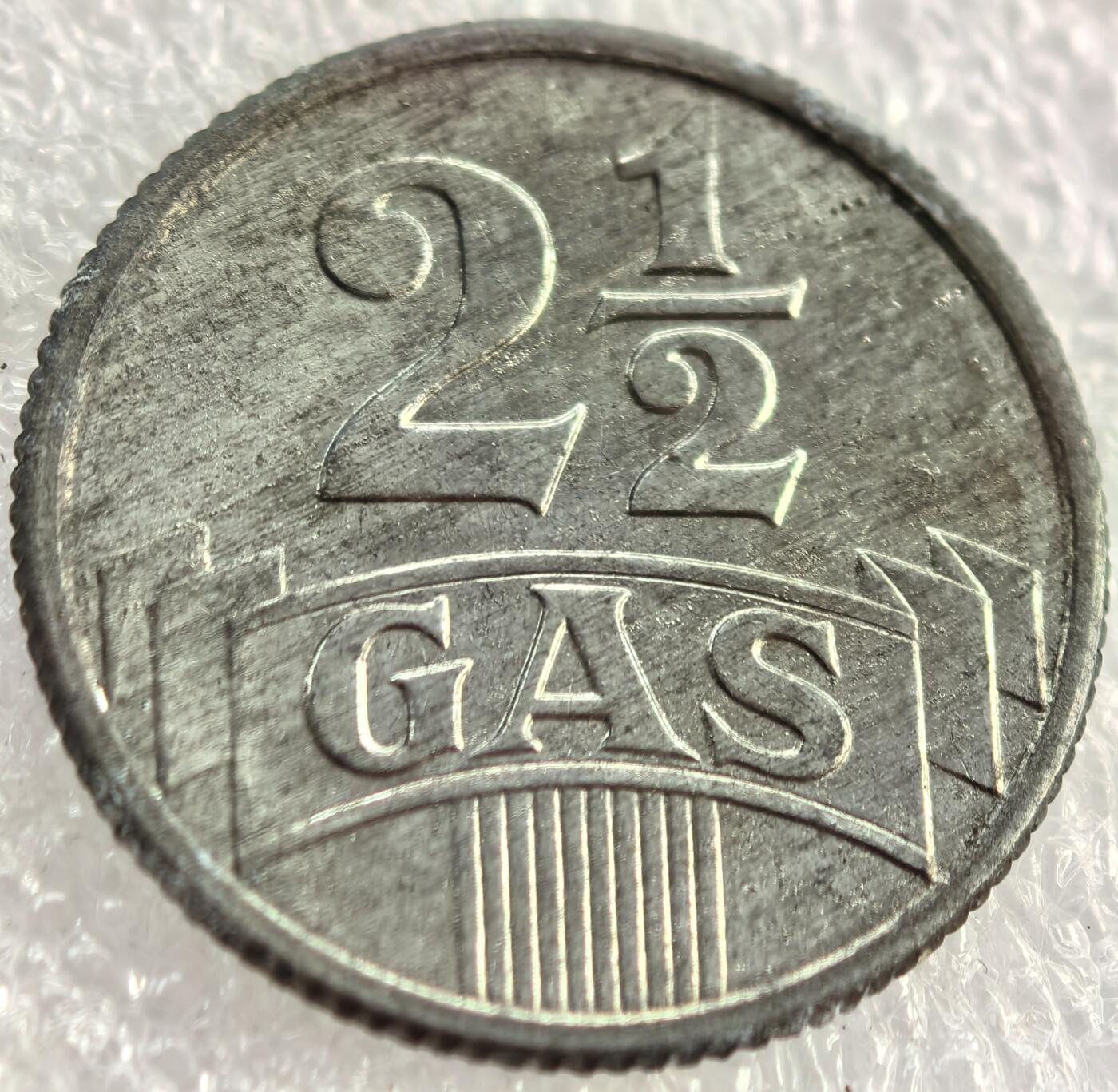 外国优质纪念币银币，周六晚上九点倒数截拍，满百包邮，可寄存半年，喜欢朋友微信扫描二维码可直接参拍 荷兰1942年哈灵根市2.5GAS