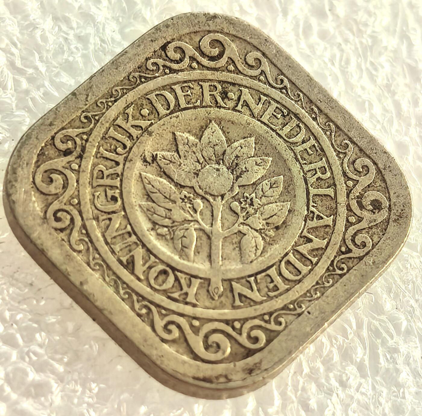 外国优质纪念币银币，周六晚上九点倒数截拍，满百包邮，可寄存半年，喜欢朋友微信扫描二维码可直接参拍 荷兰1914年5分