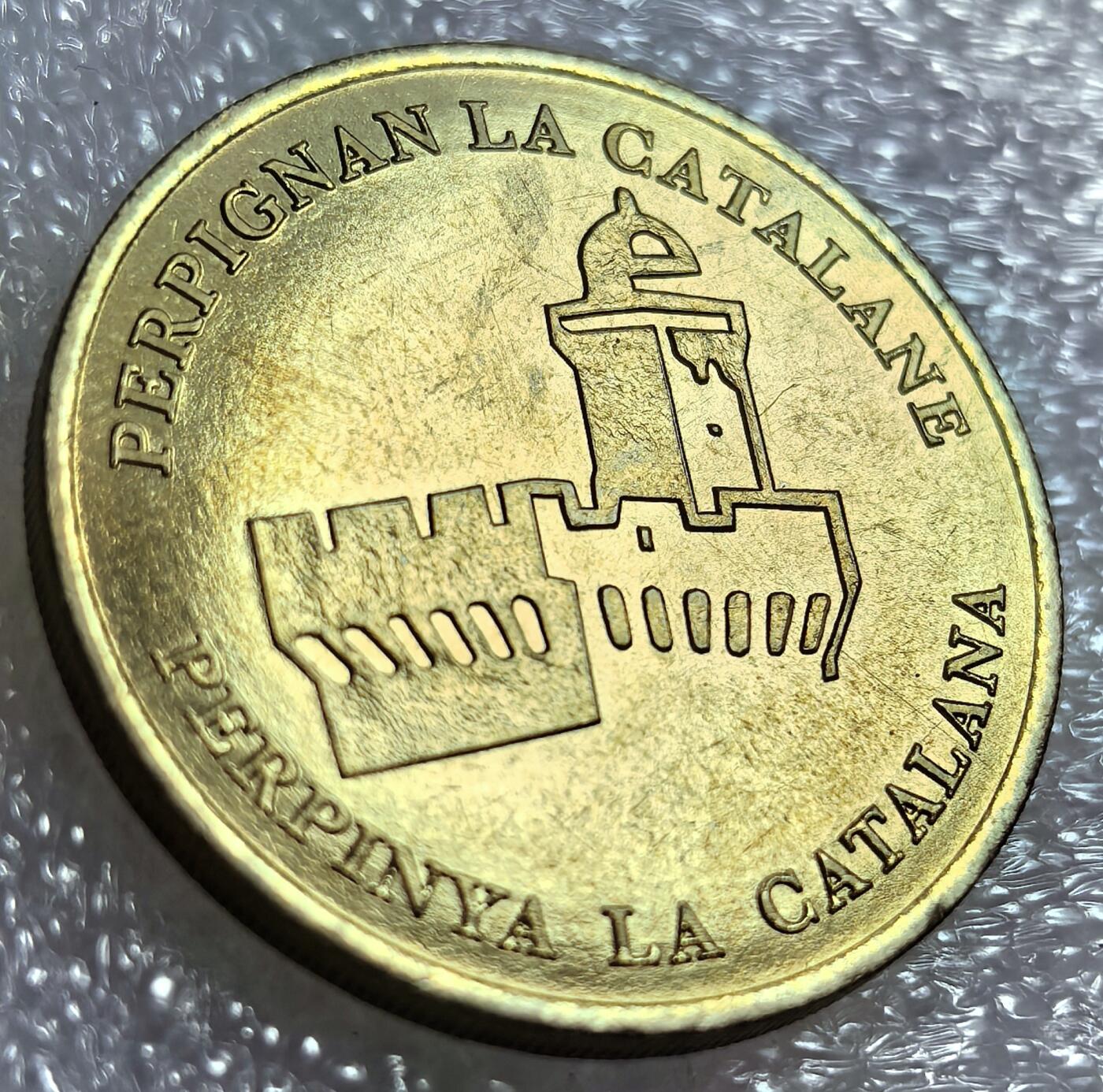 外国优质纪念币银币，周六晚上九点倒数截拍，满百包邮，可寄存半年，喜欢朋友微信扫描二维码可直接参拍 法国1998年佩皮尼昂1欧