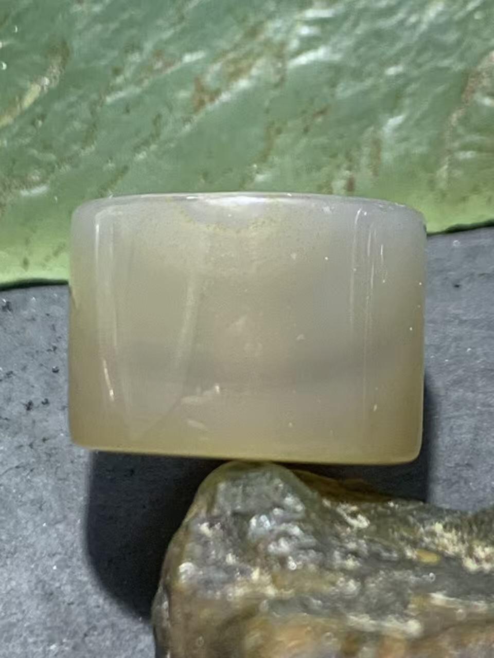 精美冰飘蒙料冻料战国红玛瑙随形墩子一个，
