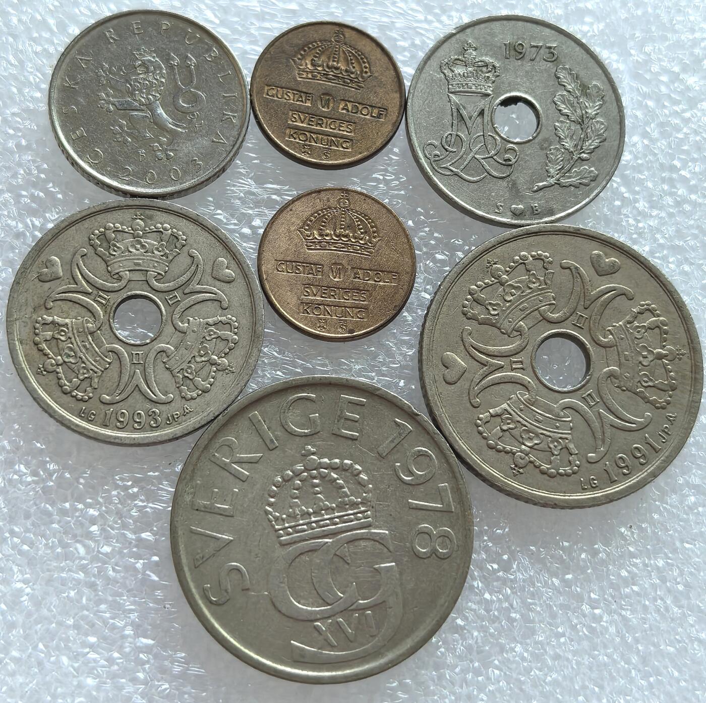 外国优质纪念币银币，周六晚上九点倒数截拍，满百包邮，可寄存半年，喜欢朋友微信扫描二维码可直接参拍 北欧币7枚