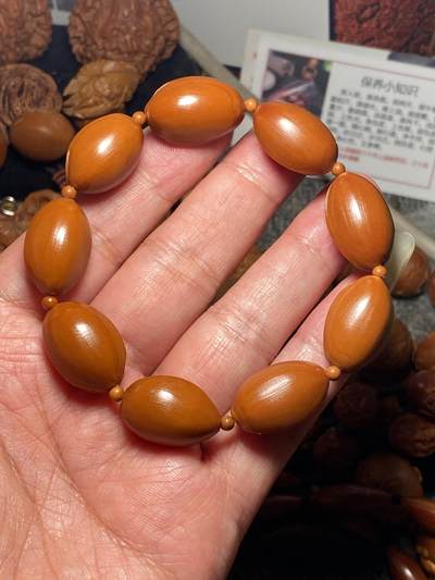 苏工原创手工核雕放漏价 - 福利苏工核雕，纯手工雕刻，老铁二花开心果，个性十足，等待有缘人，与众不同，尺寸1。5x2.25喜欢的来
