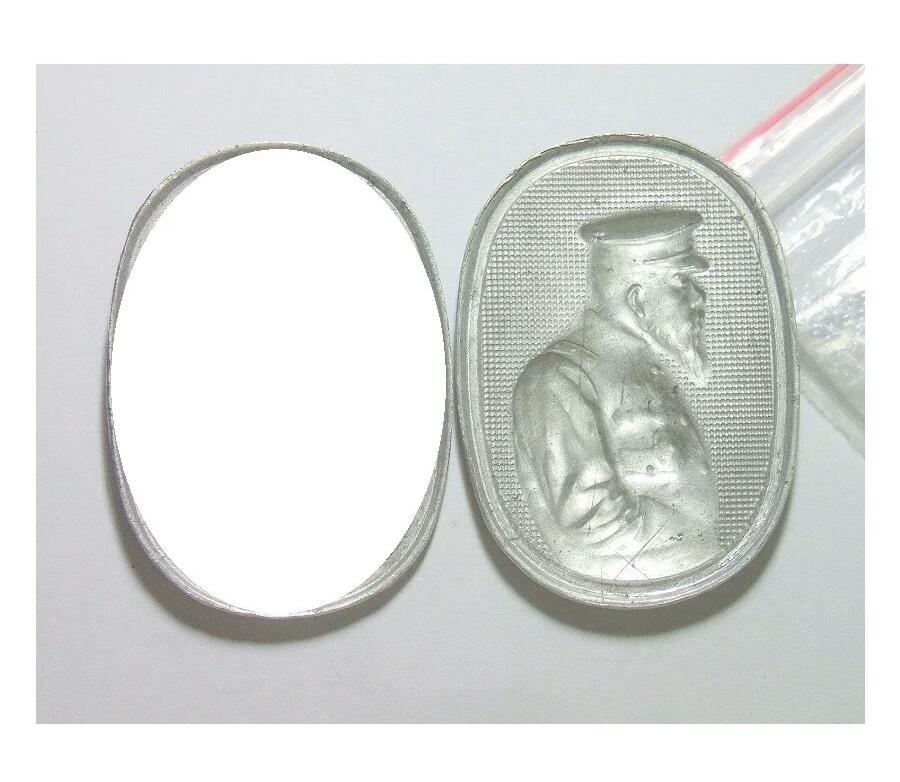 日本明治天皇老年军装像高浮雕精制大镀银章 薄版 30×40MM 3克