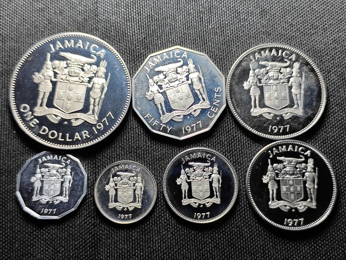 KK钱币收藏小铺  （套币 批量/好品散币 银币）专场  2月预留时间 周末发货  1977牙买加大小面值清年 精制币一套