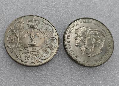 瓶子🏺第212期拍卖会  1977和1981年英国伊丽莎白二世登基、戴安娜王妃纪念克朗型纪念币  原光