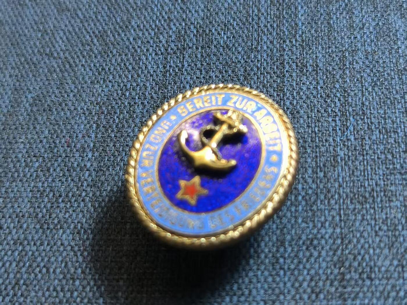 罗岚⭐爱藏⭐精品专拍第六场-分享拍场赚佣金 民主德国人民军航务优秀证章 早期黄铜热珐琅转轮版本