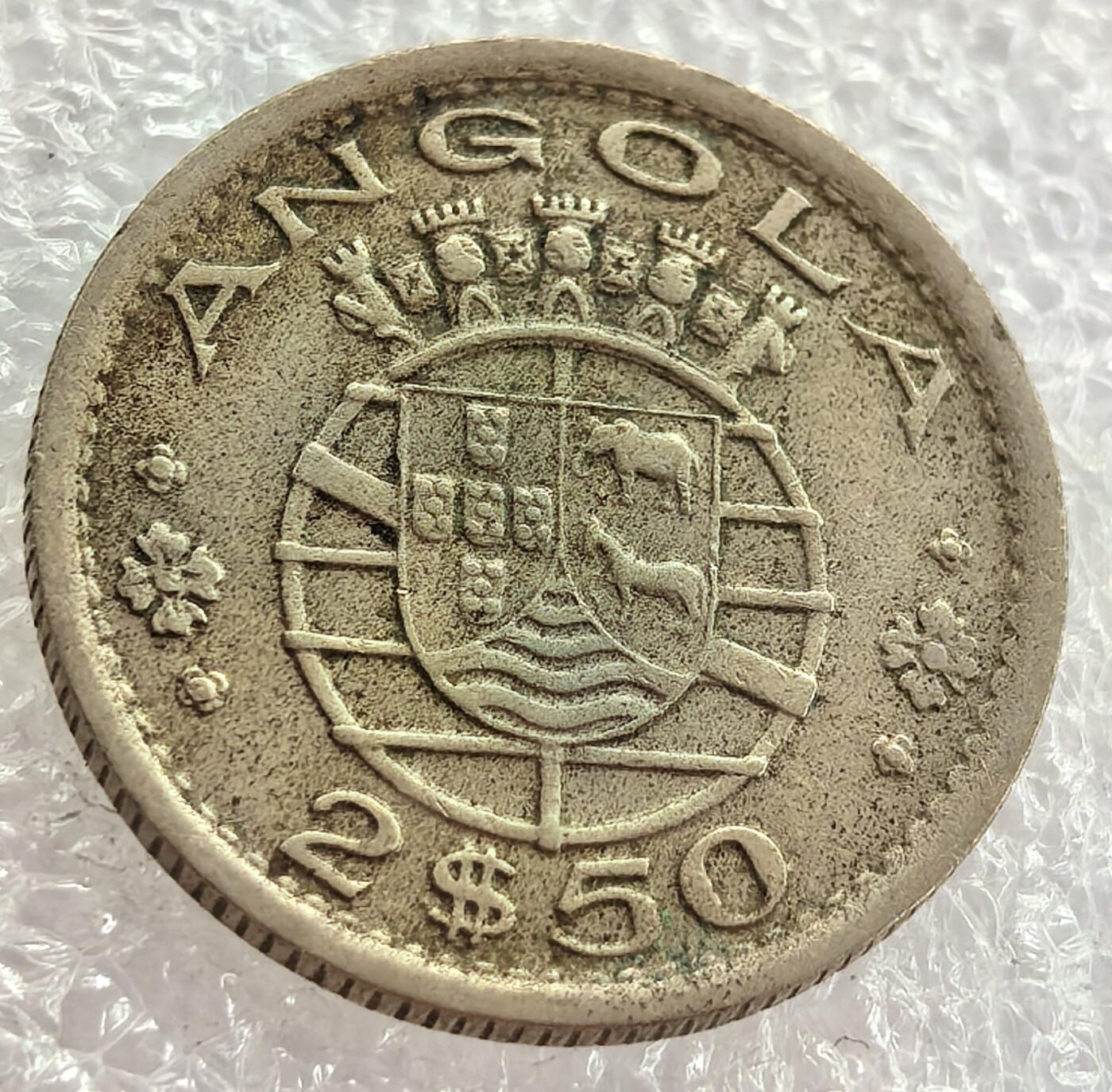 外国优质纪念币银币，周六晚上九点倒数截拍，满百包邮，可寄存半年，喜欢朋友微信扫描二维码可直接参拍