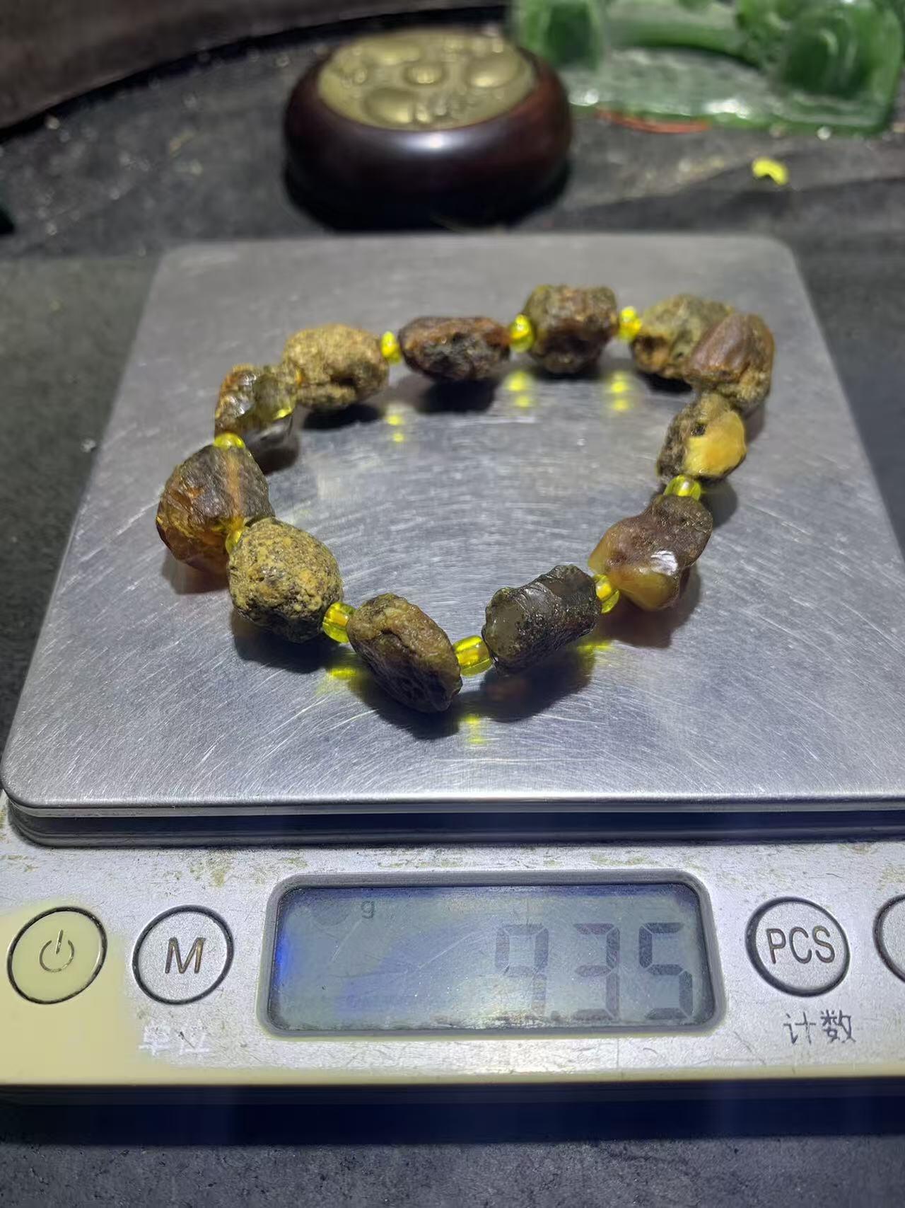 原皮蜜蜡随形原石手串一条，
