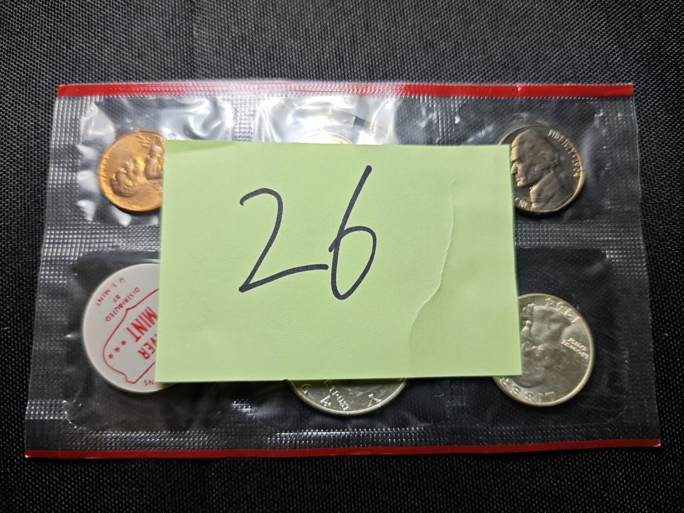KK钱币收藏小铺  （套币 批量/好品散币 银币）专场  2月预留时间 周末发货   美国1964年大小面值清年一套 造币厂原封 好品 带3枚高银！