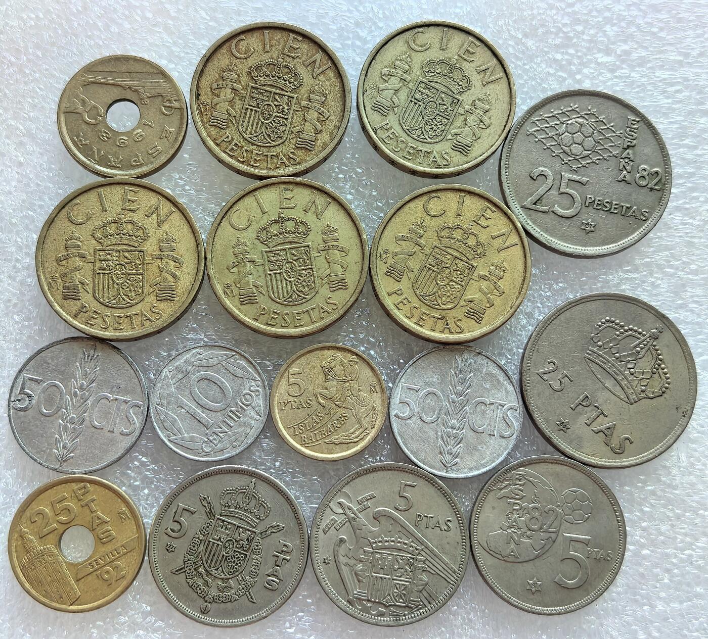 外国优质纪念币银币，周六晚上九点倒数截拍，满百包邮，可寄存半年，喜欢朋友微信扫描二维码可直接参拍 西班牙一堆含纪念币