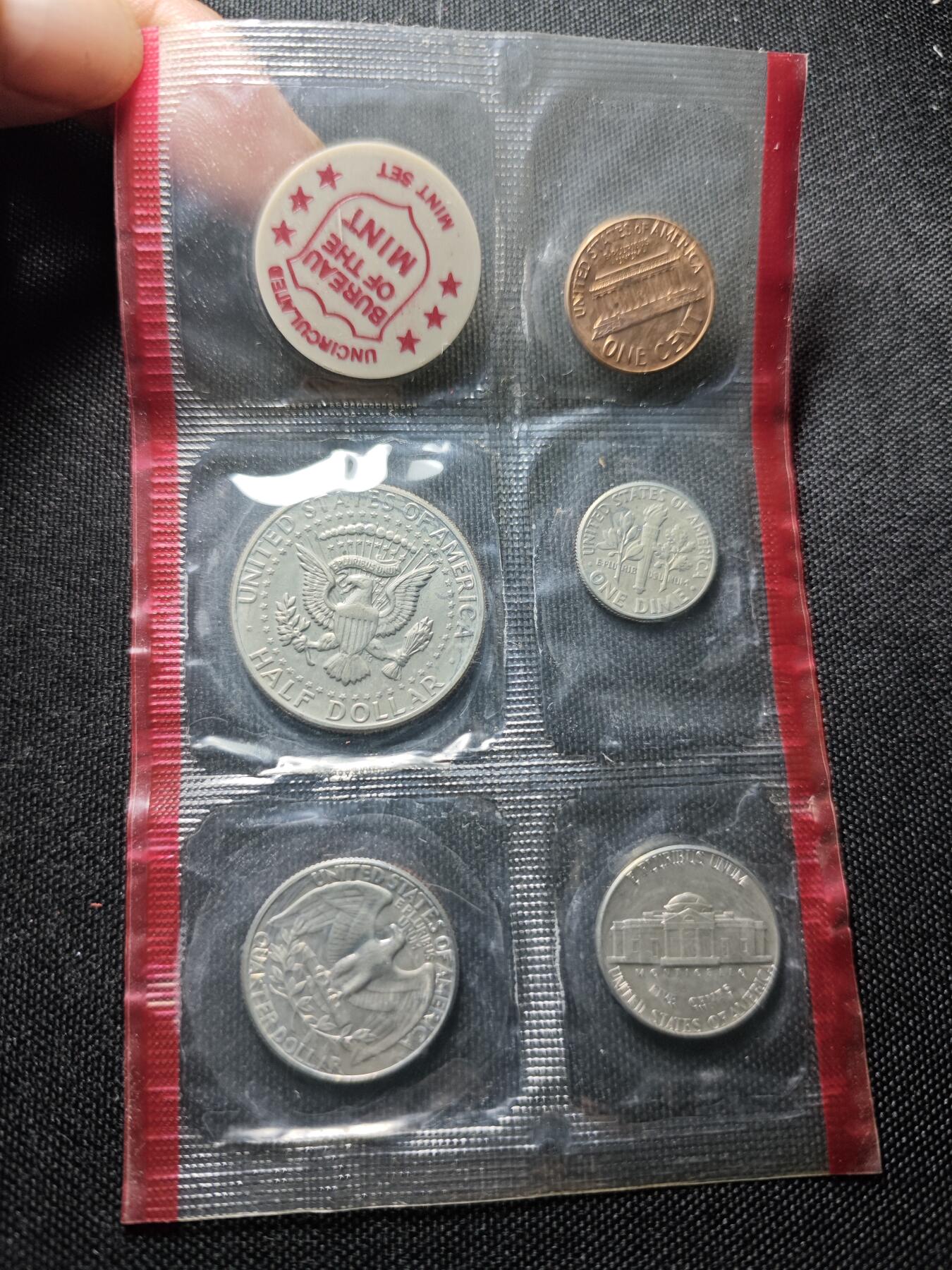 KK钱币收藏小铺  （套币 批量/好品散币 银币）专场  2月预留时间 周末发货  美国1971年大小面值清年2套一封 官方造币厂原封
