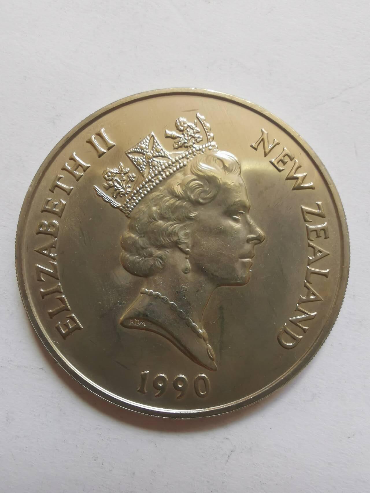 巨藏钱币第五期硬币场10月15号8点开拍 新西兰1990年1元大镍币38mm