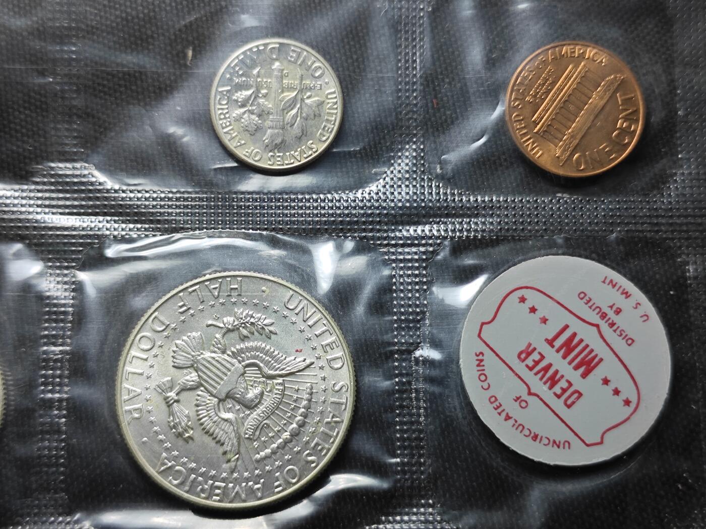 KK钱币收藏小铺  （套币 批量/好品散币 银币）专场  2月预留时间 周末发货   美国1964年大小面值清年一套 造币厂原封 好品 带3枚高银！