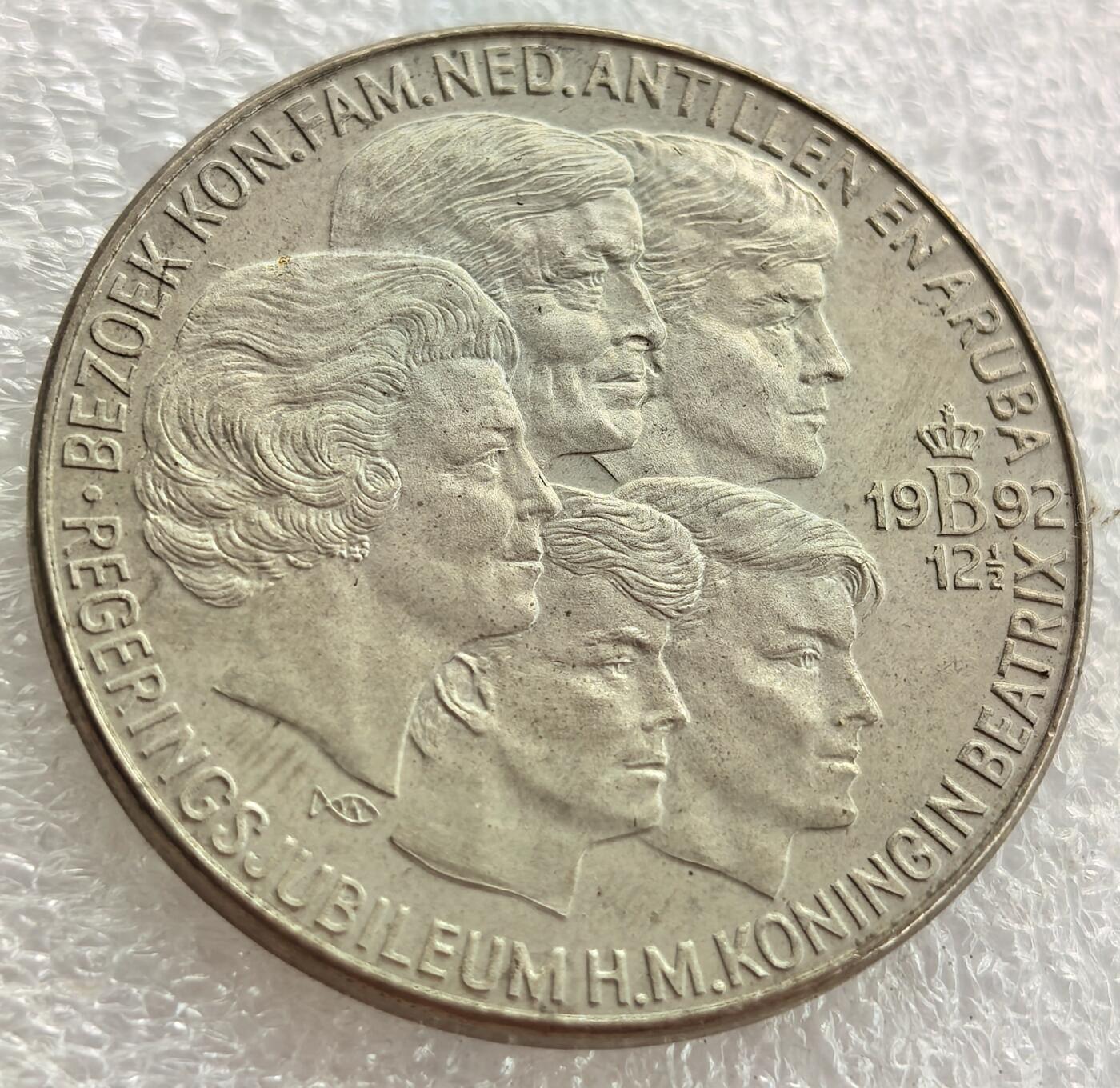 外国优质纪念币银币，周六晚上九点倒数截拍，满百包邮，可寄存半年，喜欢朋友微信扫描二维码可直接参拍 荷兰1992年10ECU克朗型纪念币