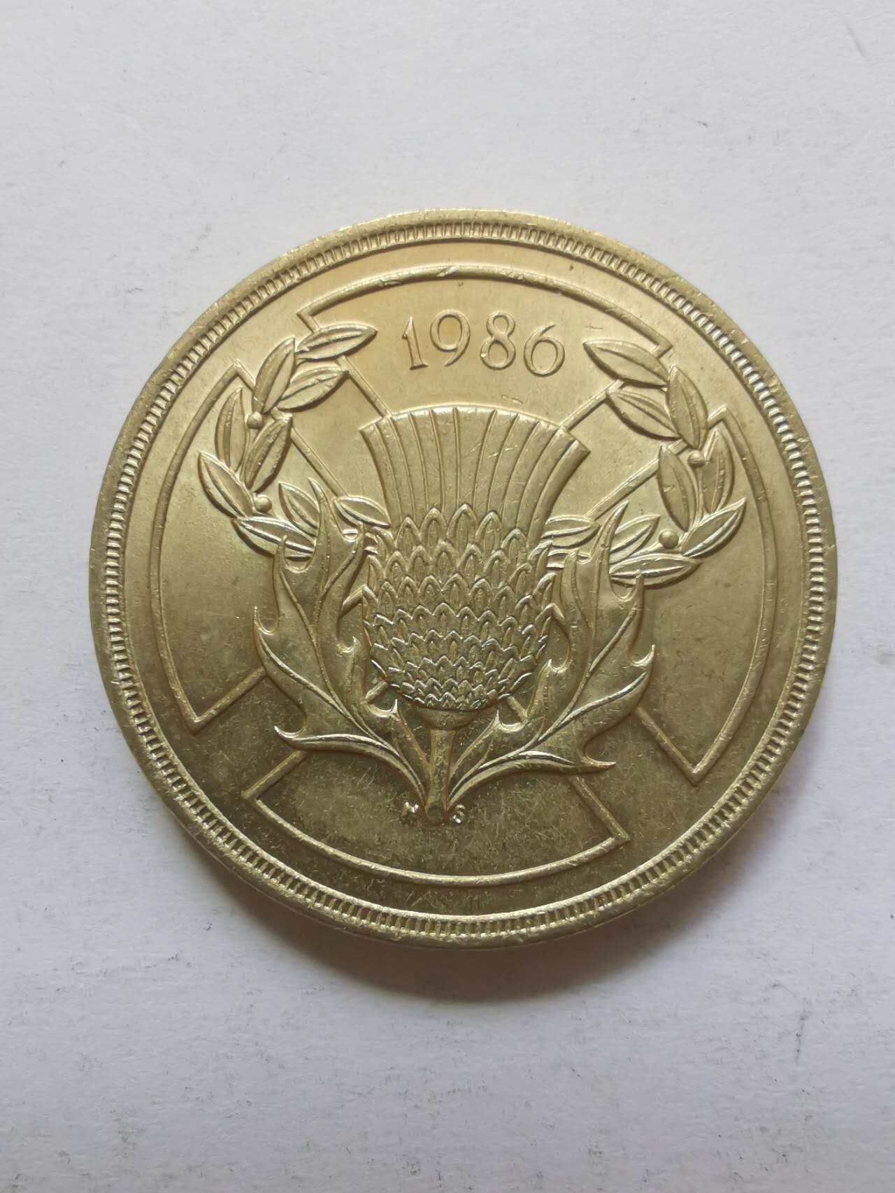 巨藏钱币第五期硬币场10月15号8点开拍 英国1986年年2镑纪念币28.3mm