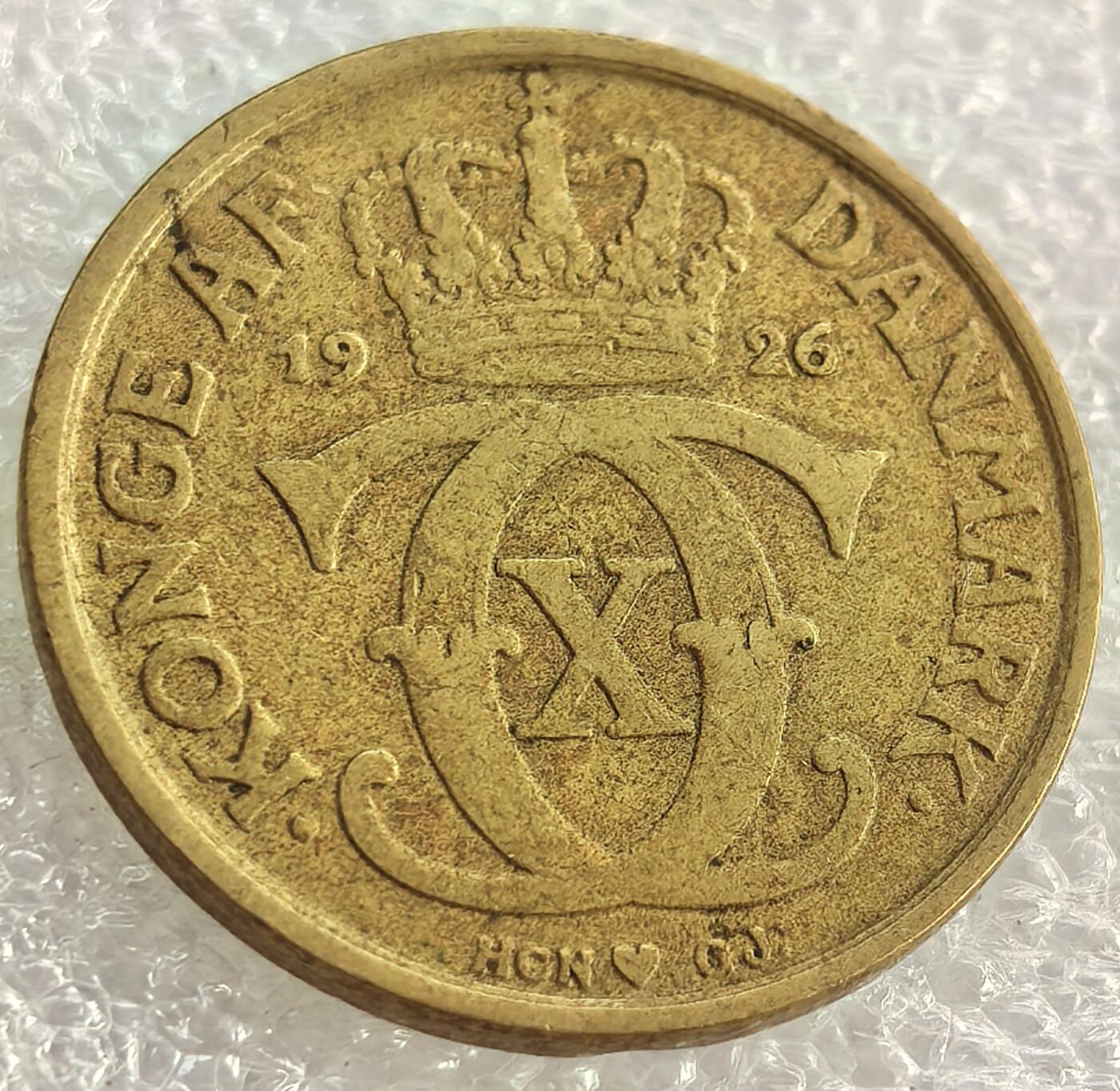 外国优质纪念币银币，周六晚上九点倒数截拍，满百包邮，可寄存半年，喜欢朋友微信扫描二维码可直接参拍