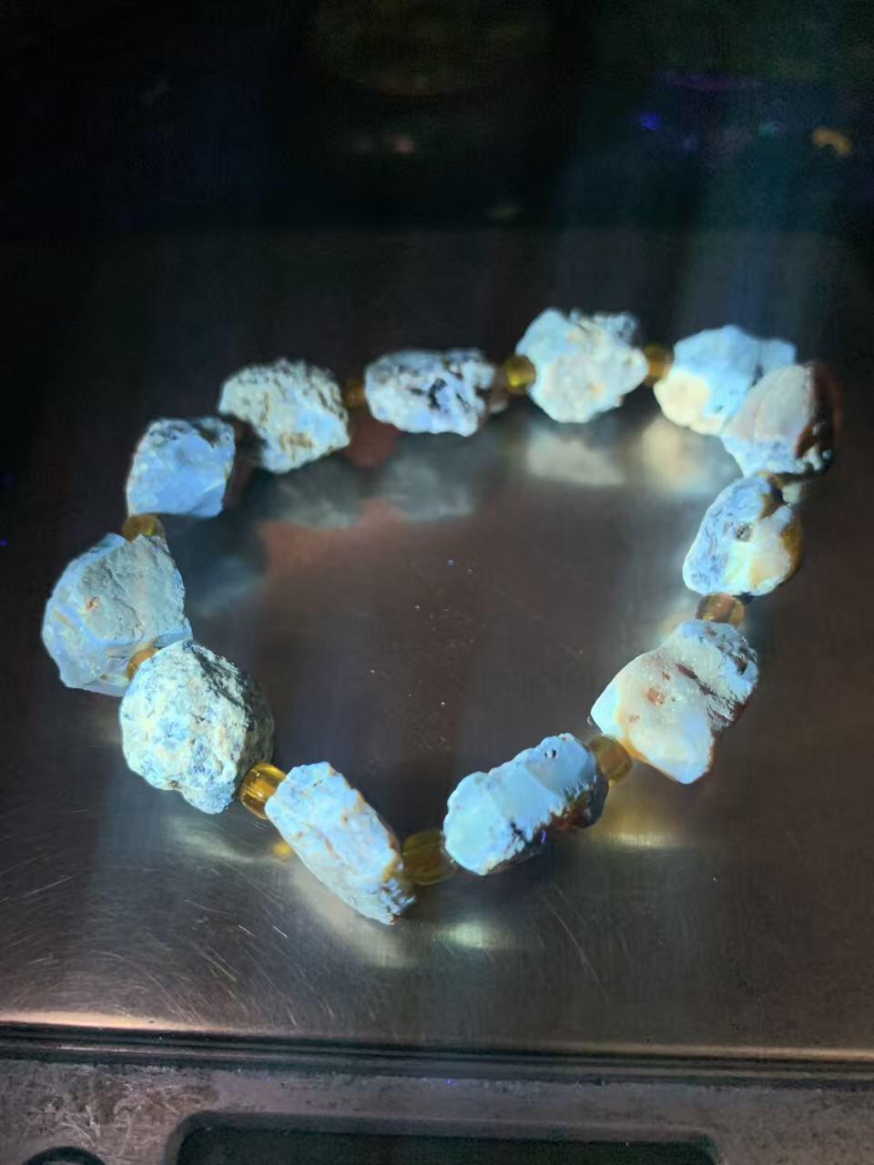 原皮蜜蜡随形原石手串一条，