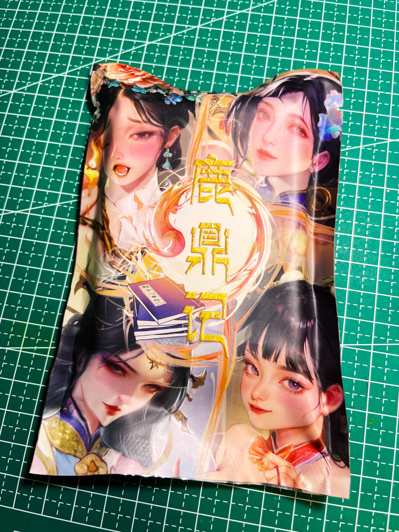 显眼宝34期 佣金1起 10月15日晚22:30截止  砖家卡牌鹿鼎记 一套 9人物全新未拆 27张粗闪工艺