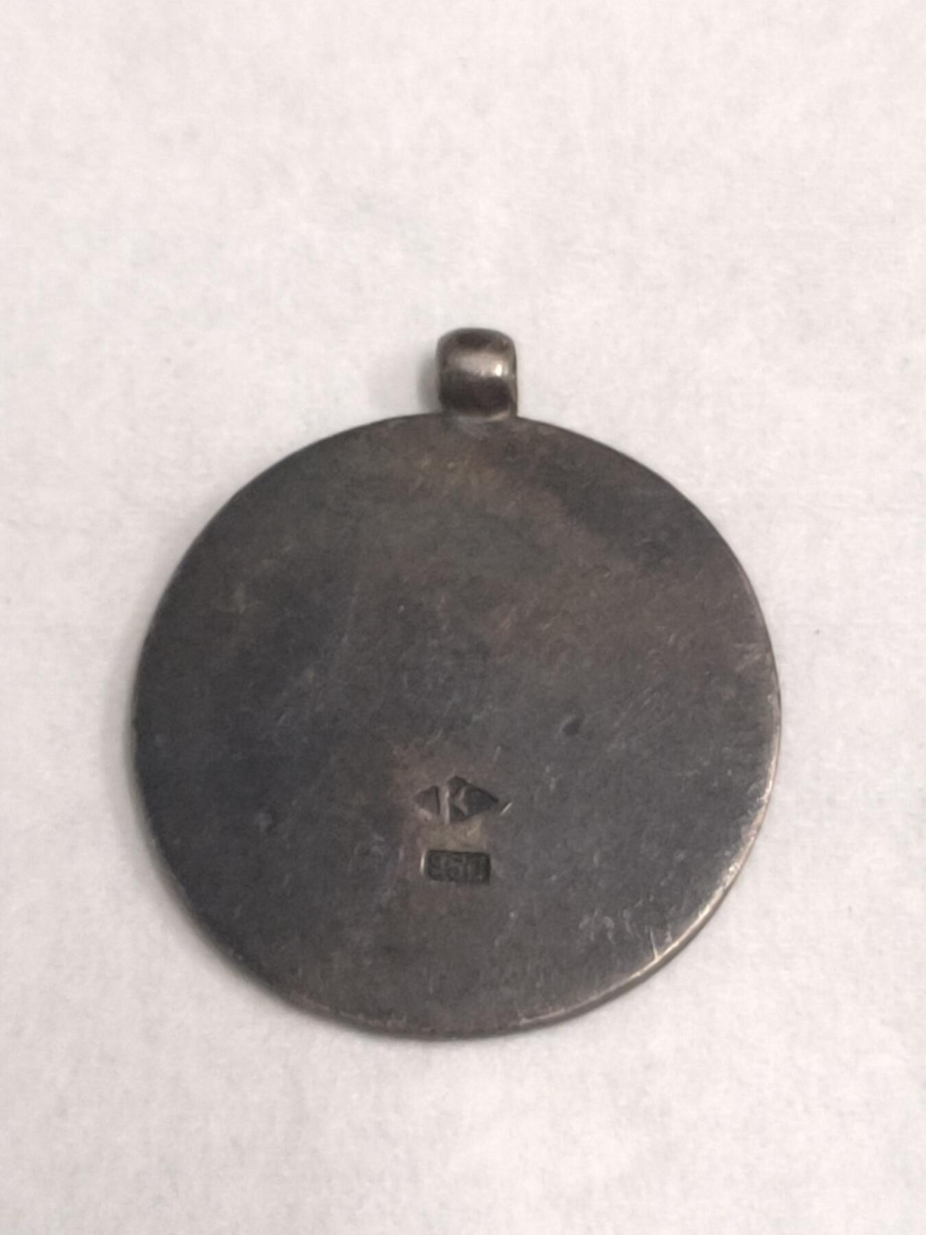 古董银章 哈尔滨的圣·索菲亚教堂浮雕1907年建立背面950银标 包浆自然厚重