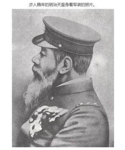 【旋风钱币】10月25日19:00准时开拍 精美欧洲币章、第三帝国钱币、精美项链等 全场包邮 日本明治天皇老年军装像高浮雕精制大镀银章 薄版 30×40MM 3克