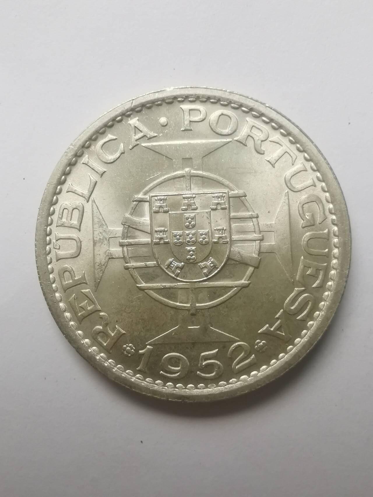 巨藏钱币第五期硬币场10月15号8点开拍 澳门1952年5元15克银币原光美品31mm-MS级别