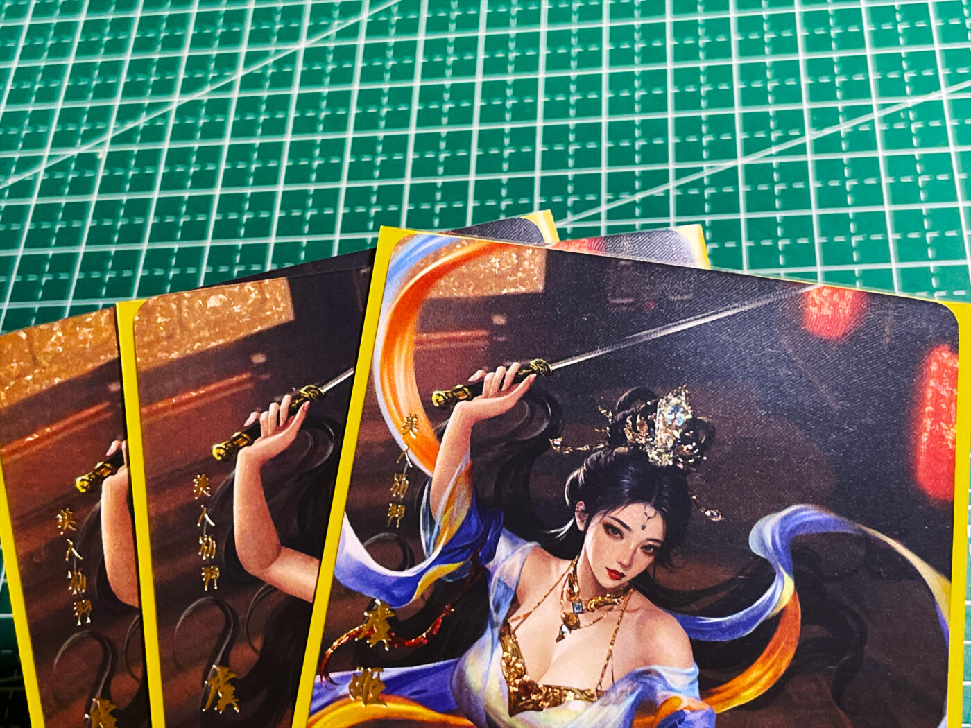 显眼宝34期 佣金1起 10月15日晚22:30截止  卡颜月色 虞姬钻闪 三渐变3张  63*88