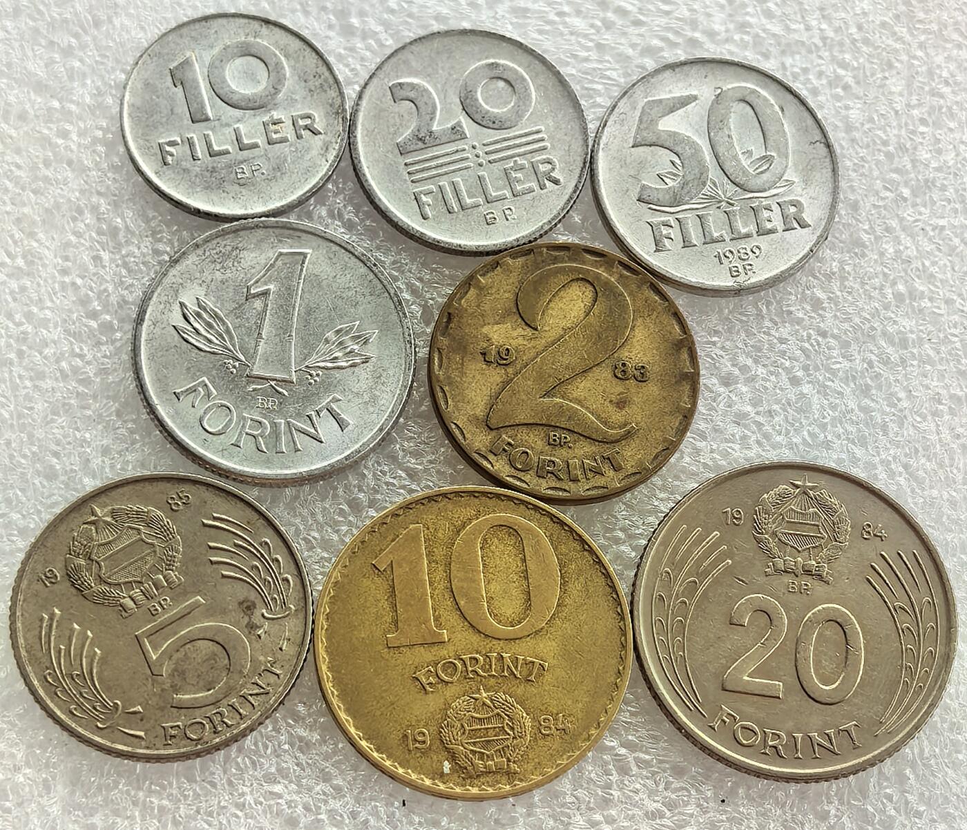外国优质纪念币银币，周六晚上九点倒数截拍，满百包邮，可寄存半年，喜欢朋友微信扫描二维码可直接参拍