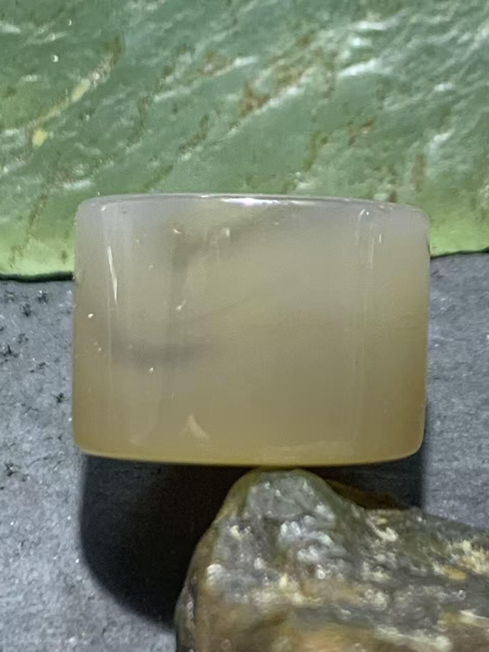 精美冰飘蒙料冻料战国红玛瑙随形墩子一个，