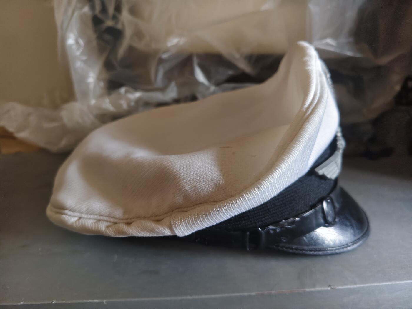 凯旋世界勋赏（第19期）（欢迎送拍）（对拍品有疑问请询问客服，不接受到手刀，出价默认拍品品相。请认真阅读拍卖规则！出价默认已认可！）（收到货请录制开箱视频，无视频概不处理问题。） 铭记历史！Ww两，德三空军士官夏季白色大檐帽，黑色牙线工兵，57.5头围，早期版本