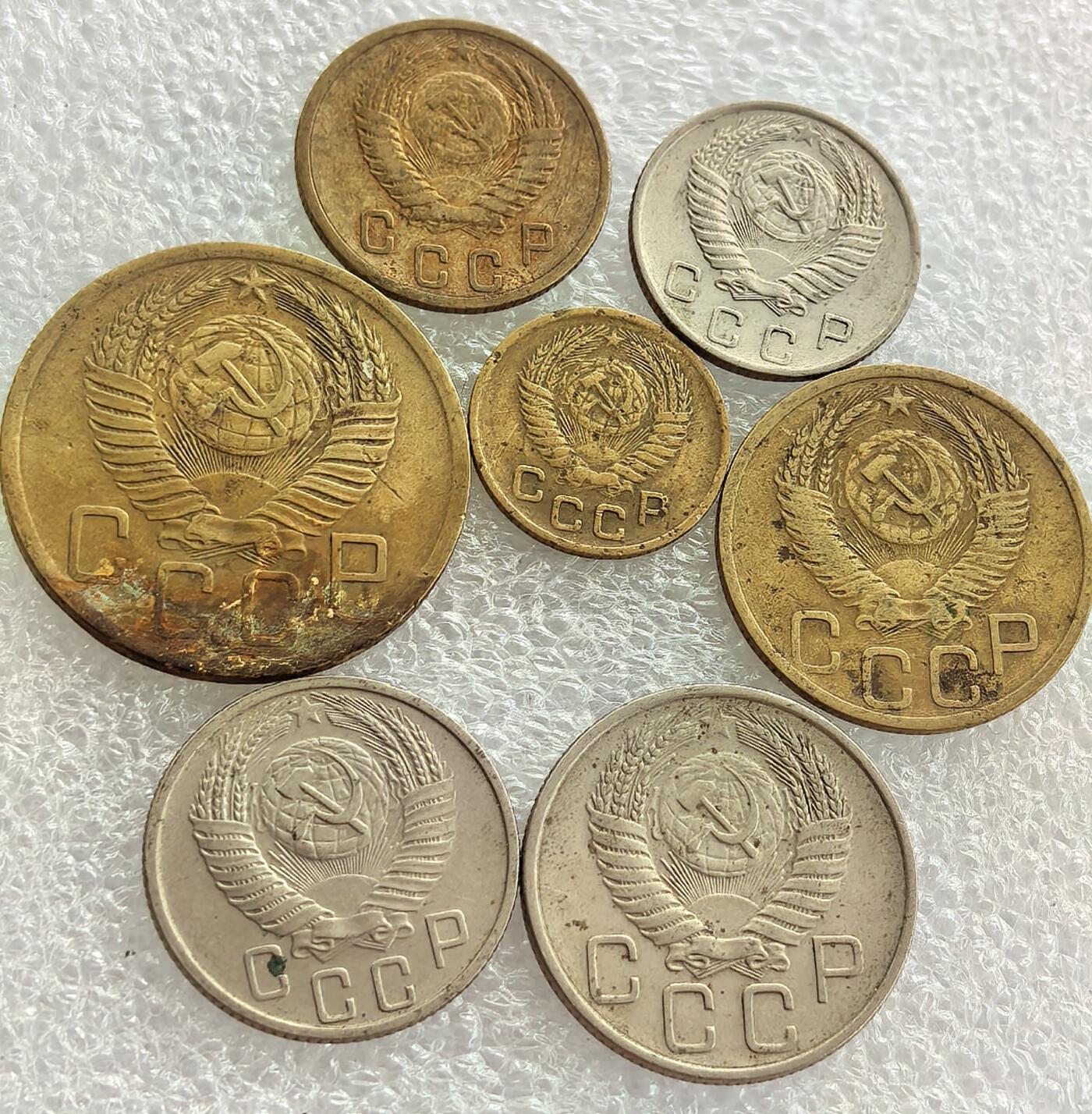 外国优质纪念币银币，周六晚上九点倒数截拍，满百包邮，可寄存半年，喜欢朋友微信扫描二维码可直接参拍