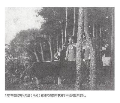 【旋风钱币】10月25日19:00准时开拍 精美欧洲币章、第三帝国钱币、精美项链等 全场包邮 日本明治天皇老年军装像高浮雕精制大镀银章 薄版 30×40MM 3克