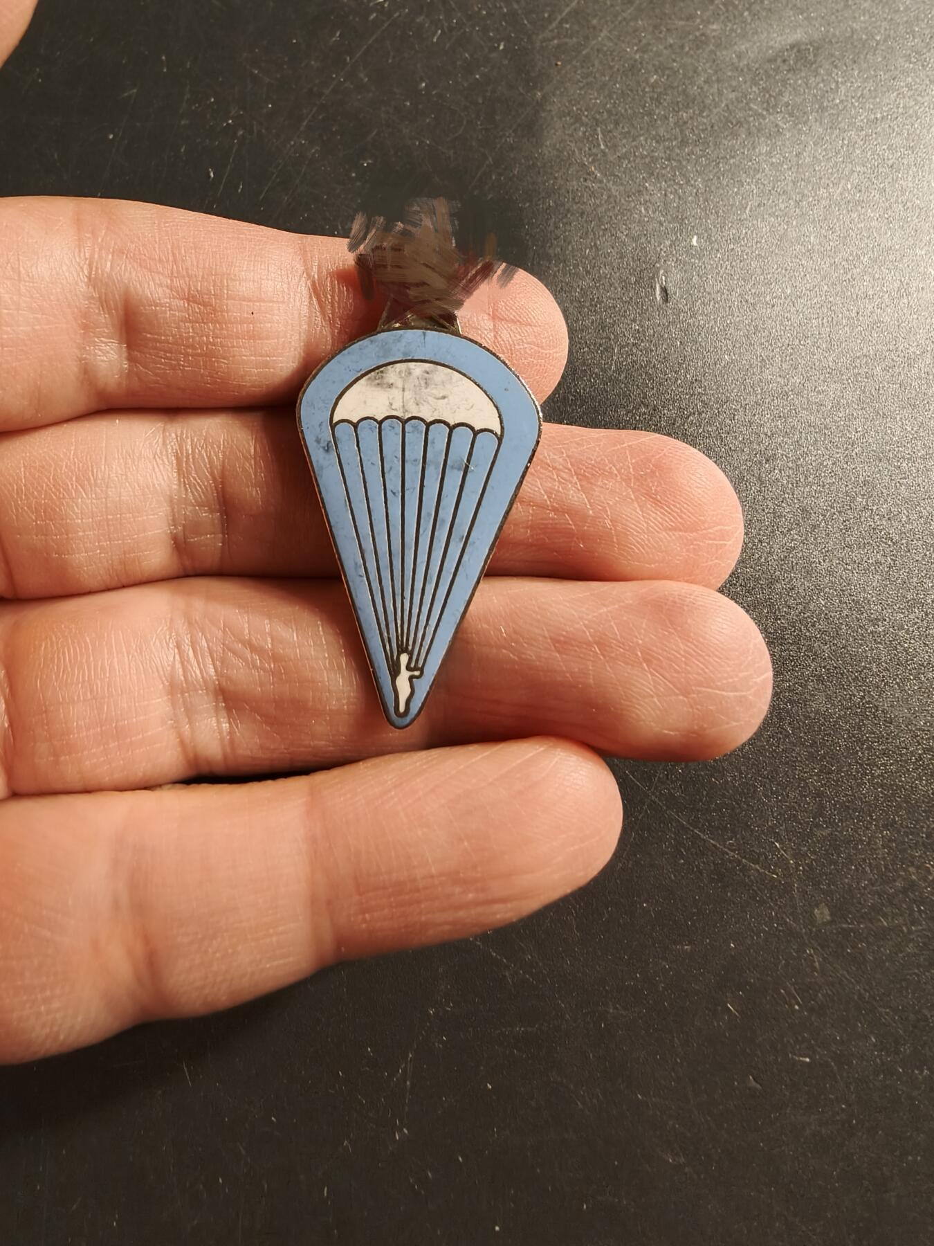 老王徽章第156期 六五伞降证章 