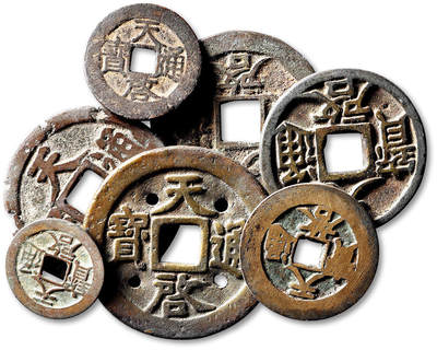 泓盛2025年秋季拍卖会 机制币 金银锭 古泉 - 明“天启通宝”一组七枚，尺寸不一，包括：（1）“天启通宝”背上“十”一枚，局部边郭残损，有小铸洞；（2）“天启通宝”背“十一两”一枚，有穿孔，穿小裂；（3）“天启通宝”背上“户”、背“五钱”各一枚，均为参考品；（4）“天启通宝”背上“星”、背“户”右月、背左星“一钱”各一枚，其中二枚穿小裂，附原藏家题记，美品至上美品<br>Lot4867～4927同一老藏家珍藏
