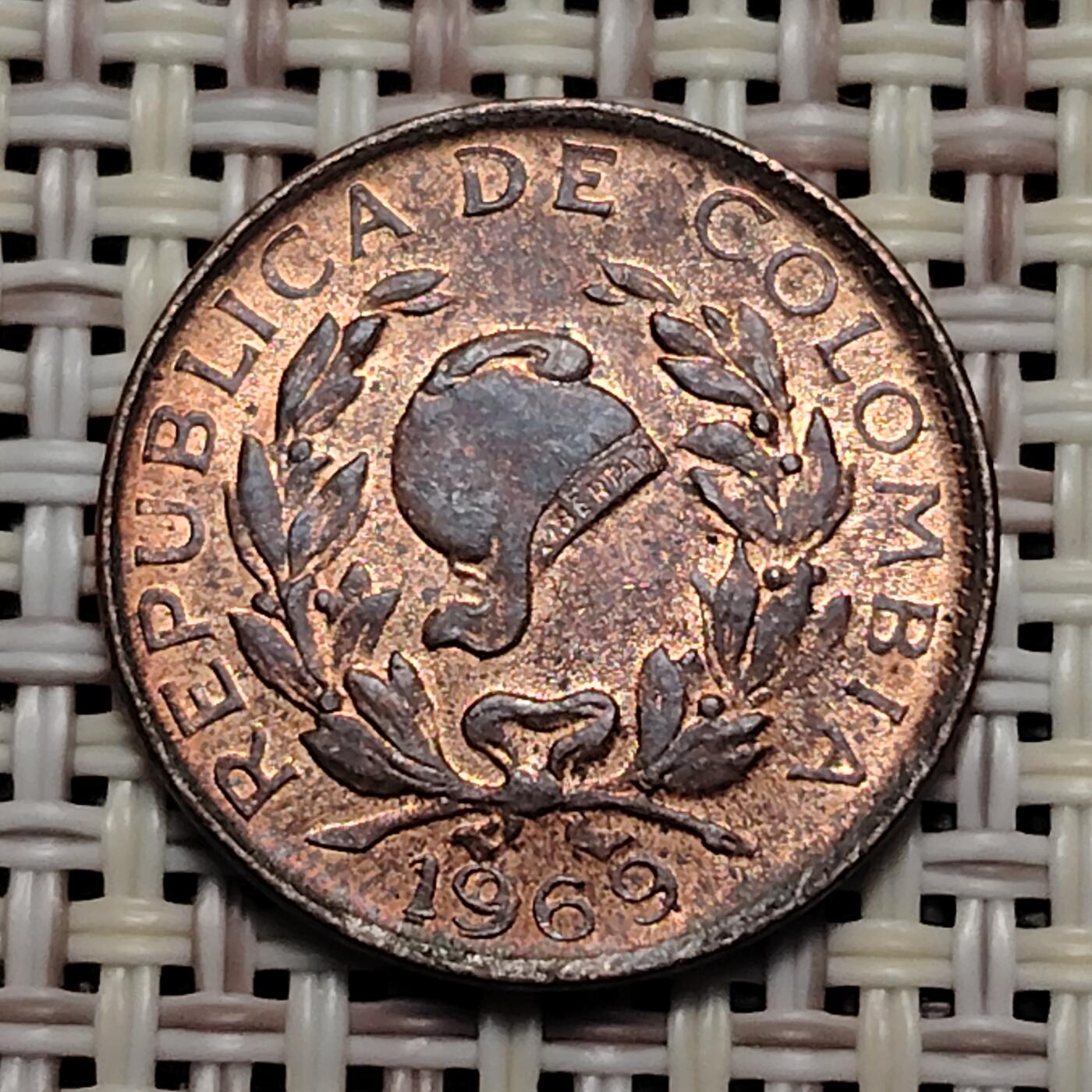 布加迪🐬～世界钱币(上海)🌾第 251 期 /  各国套币和散币 哥伦比亚🇨🇴 1969年 1分
